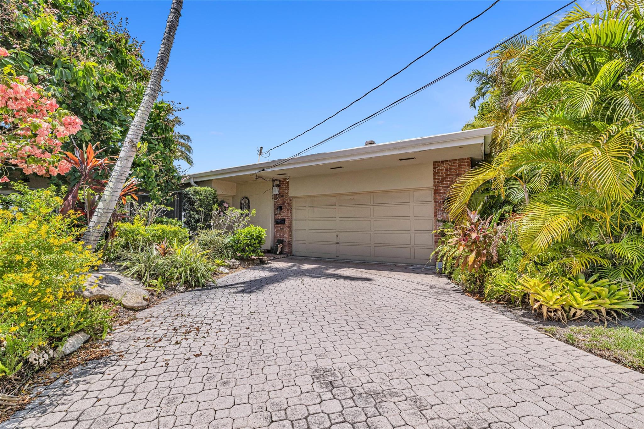 2518 Barcelona Dr