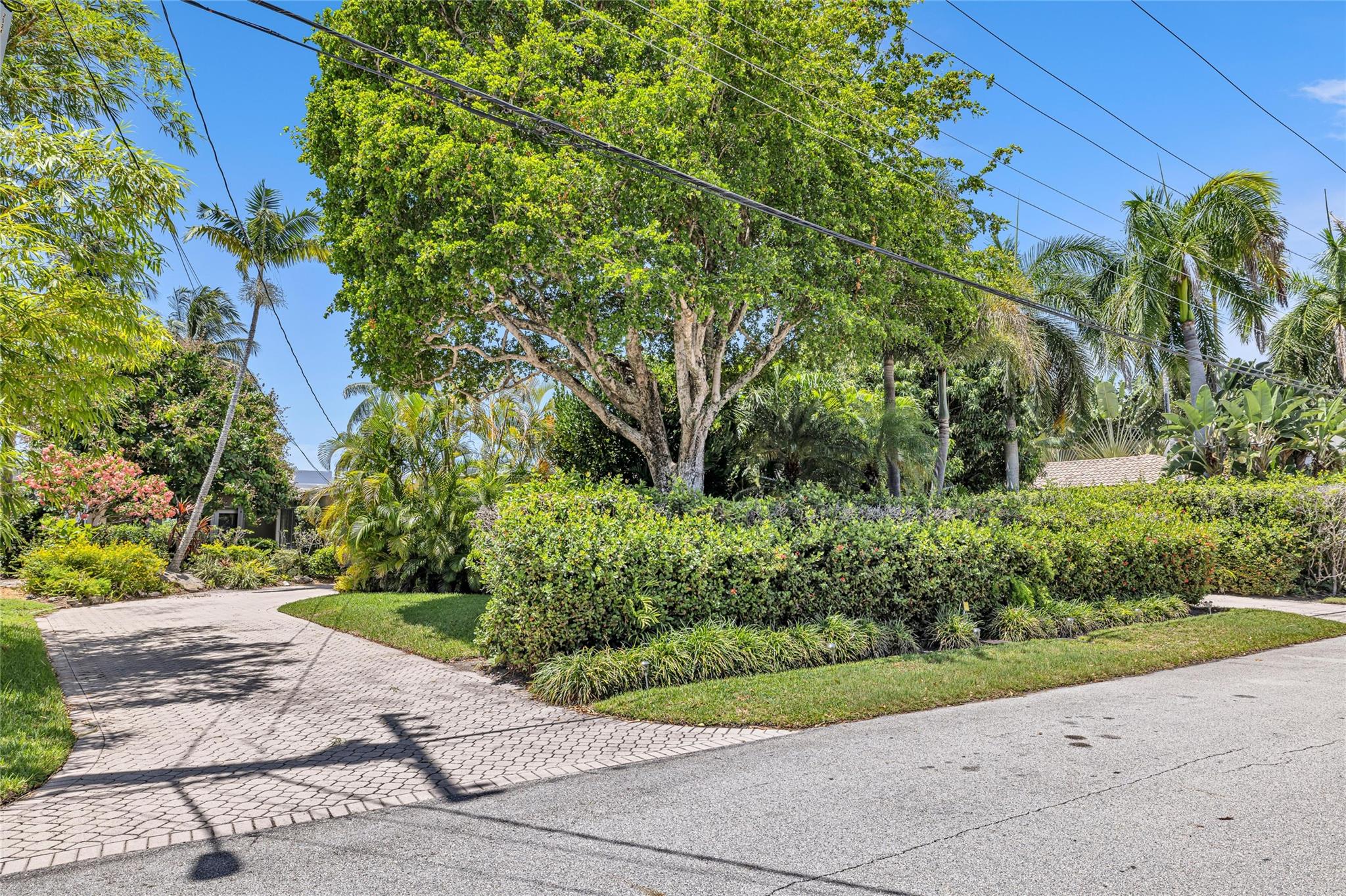 2518 Barcelona Dr