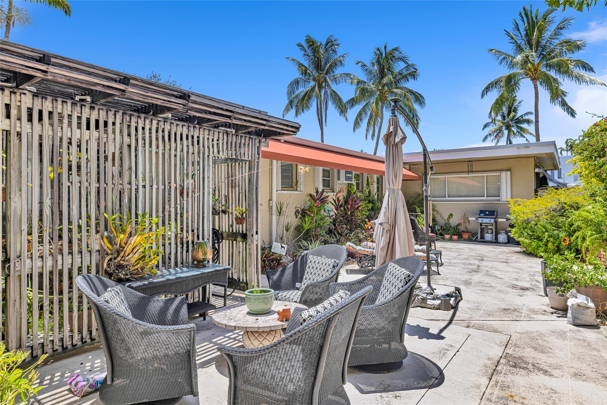 2518 Barcelona Dr