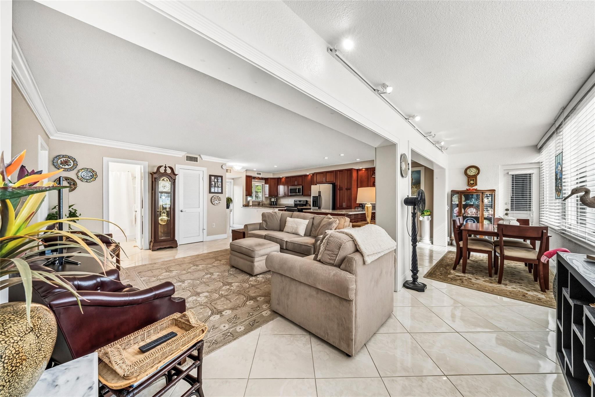 1000 SE 4th St 117 & 118