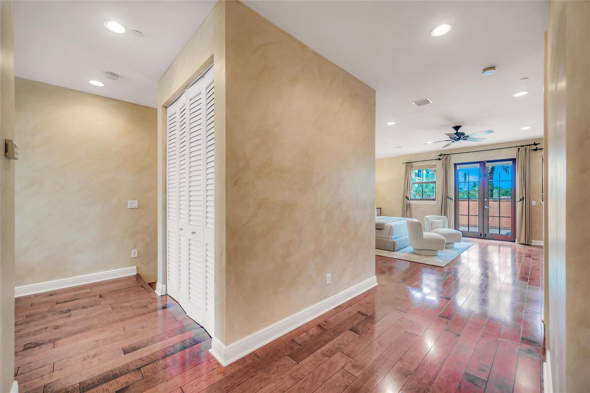 1025 SE 2nd Ct 1025