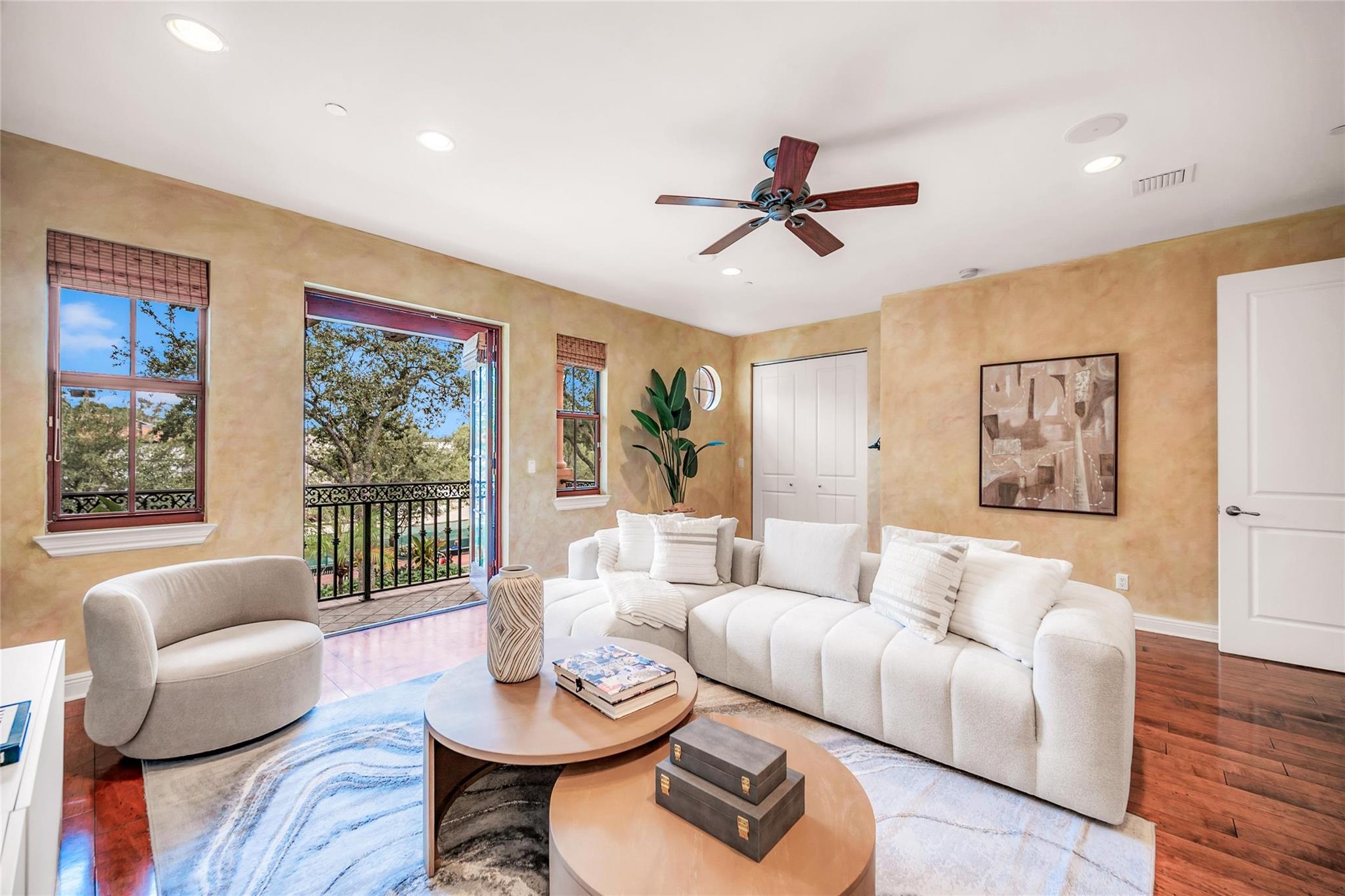 1025 SE 2nd Ct 1025