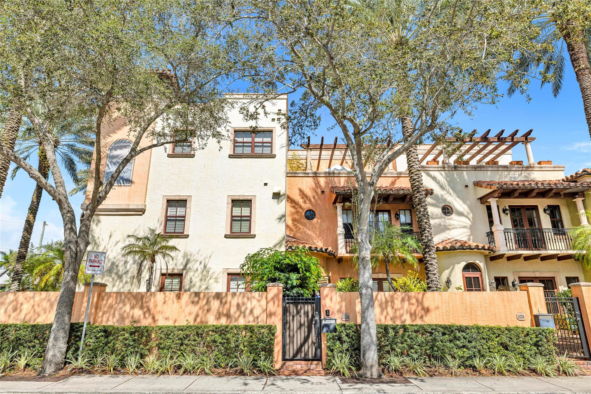 1025 SE 2nd Ct 1025