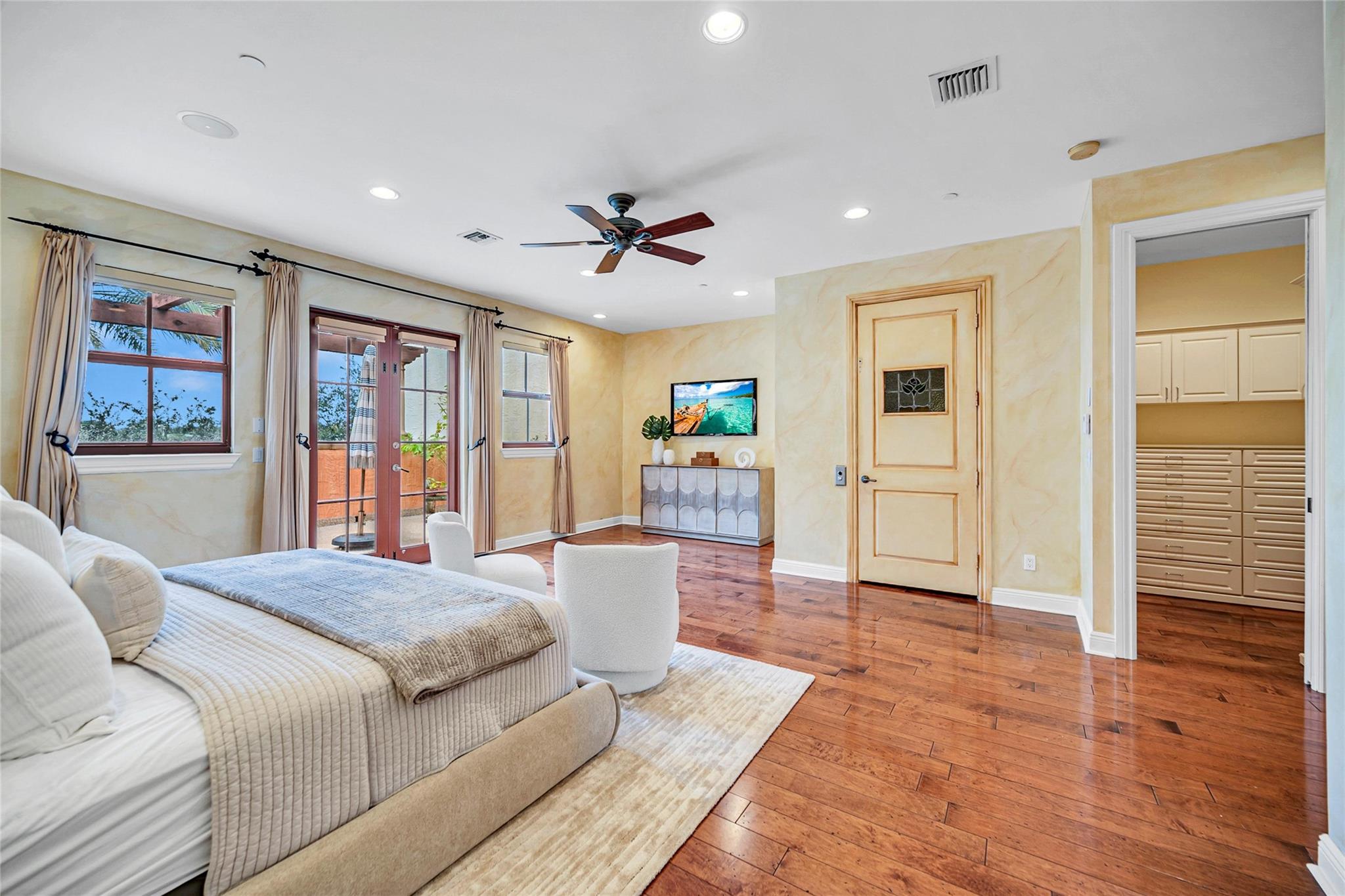 1025 SE 2nd Ct 1025