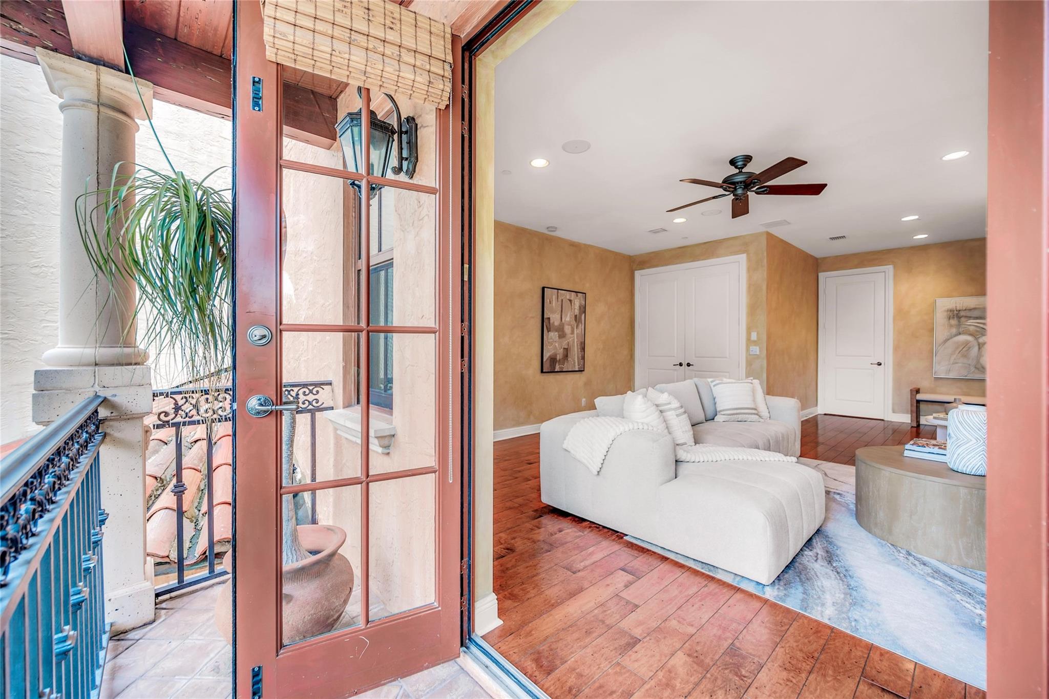 1025 SE 2nd Ct 1025