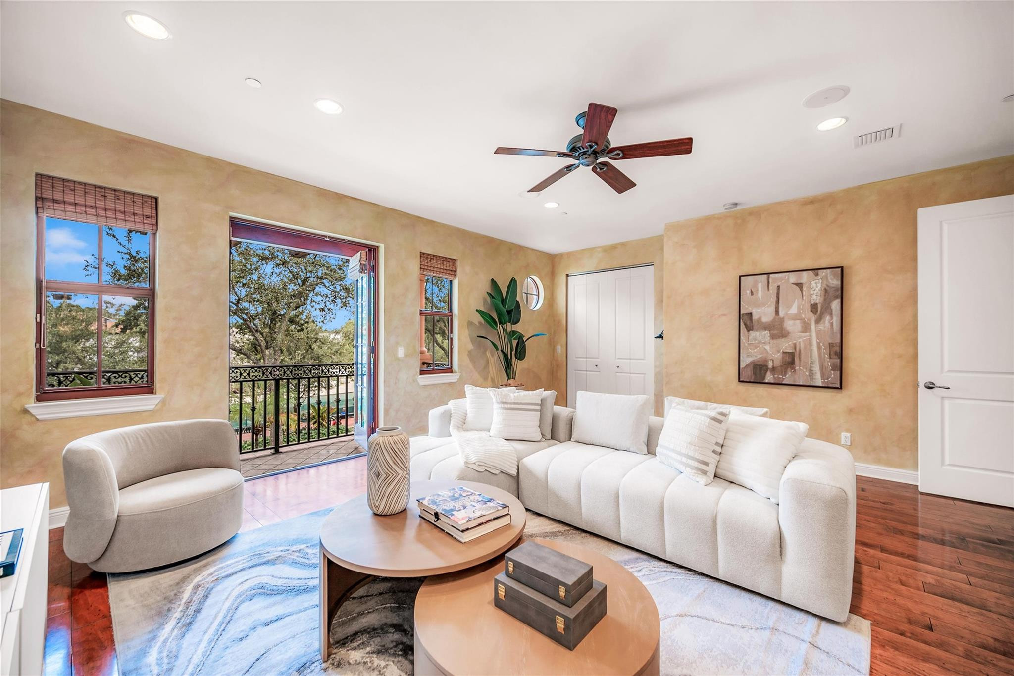 1025 SE 2nd Ct 1025