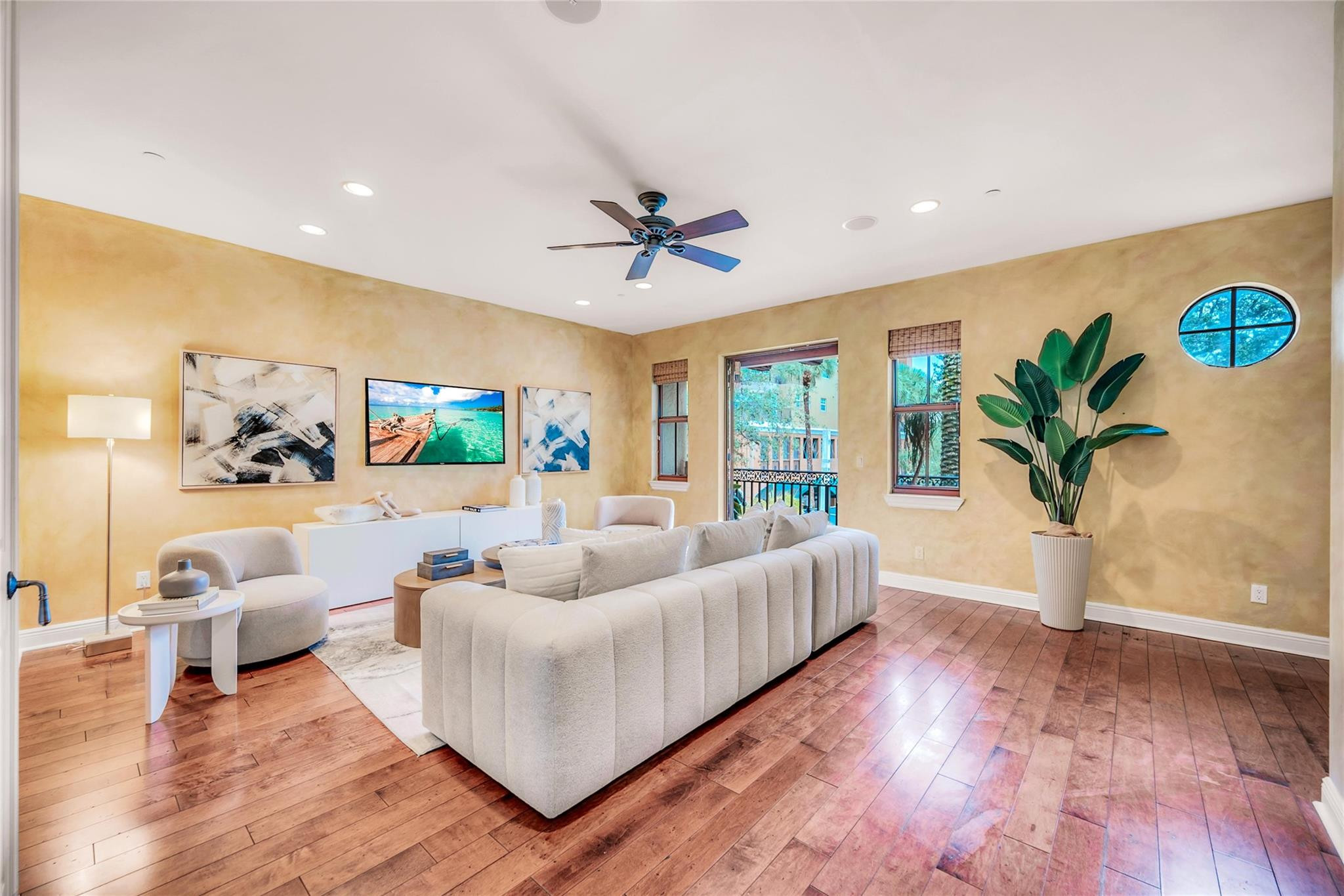 1025 SE 2nd Ct 1025