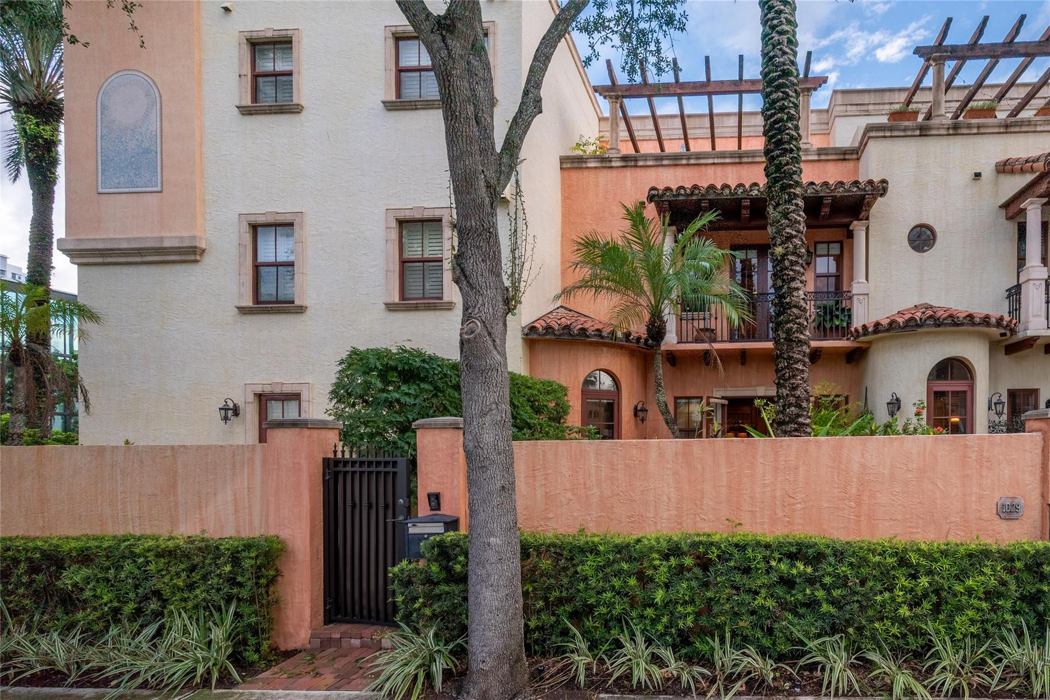 1025 SE 2nd Ct 1025