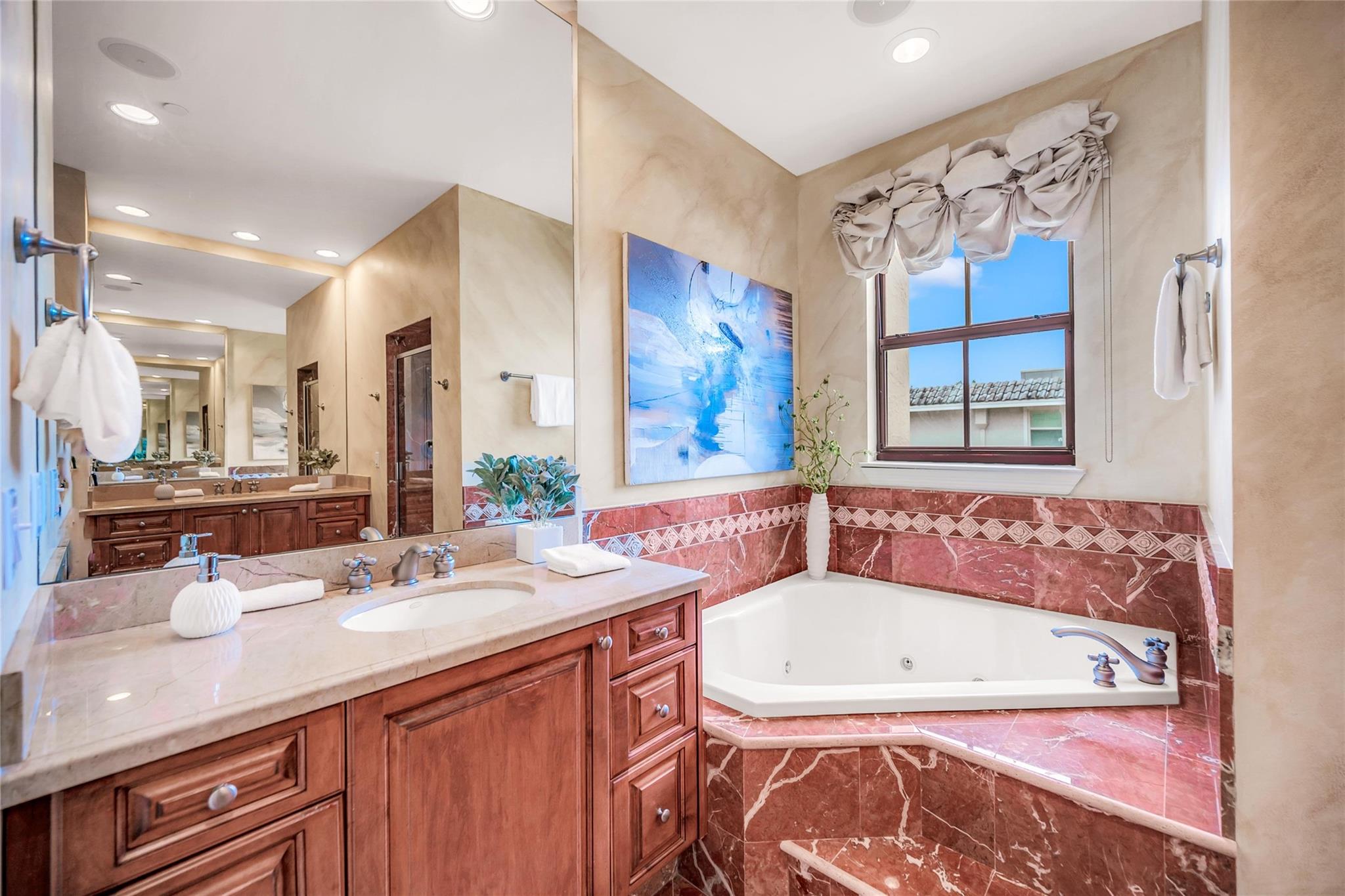 1025 SE 2nd Ct 1025