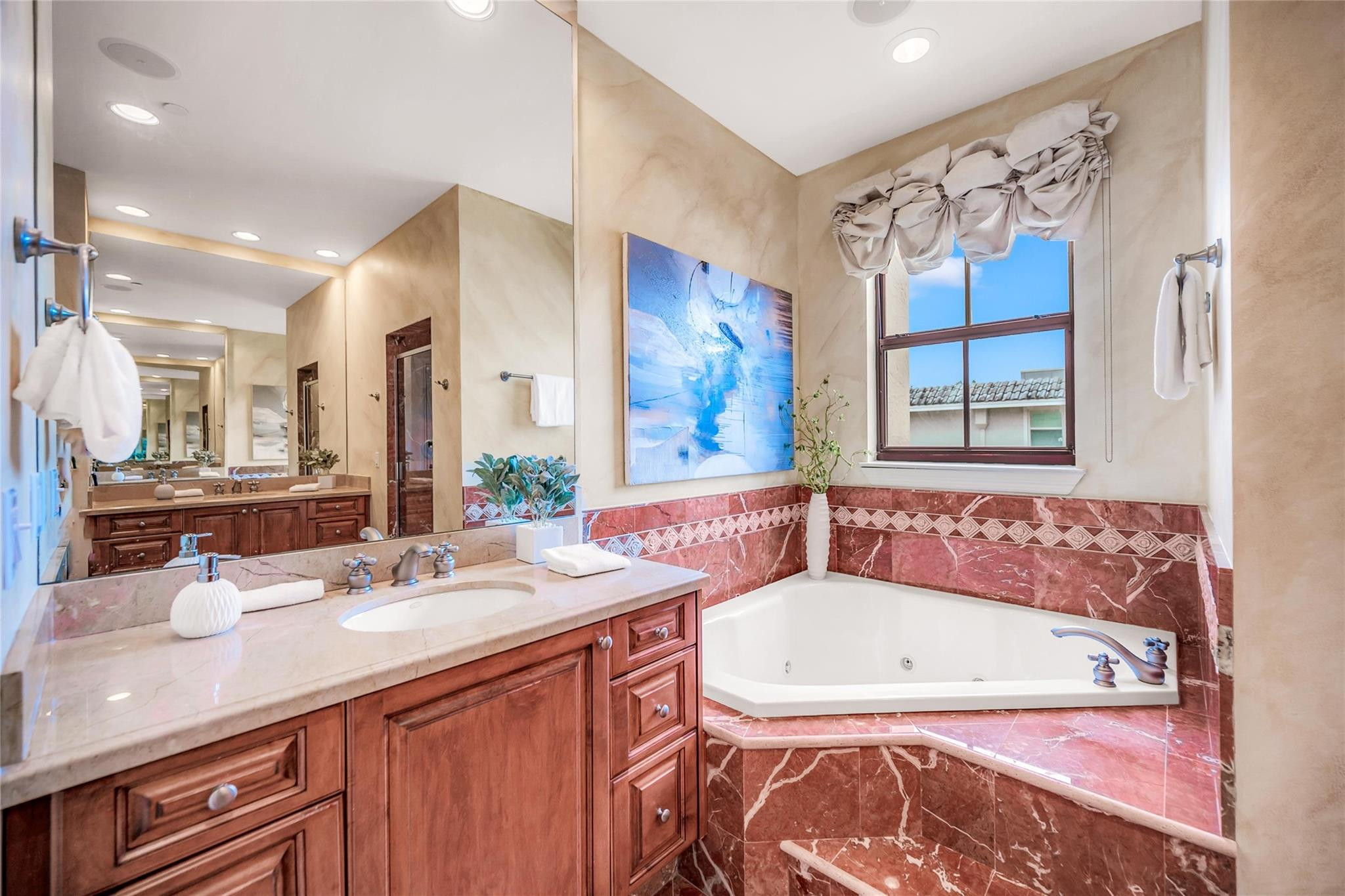 1025 SE 2nd Ct 1025