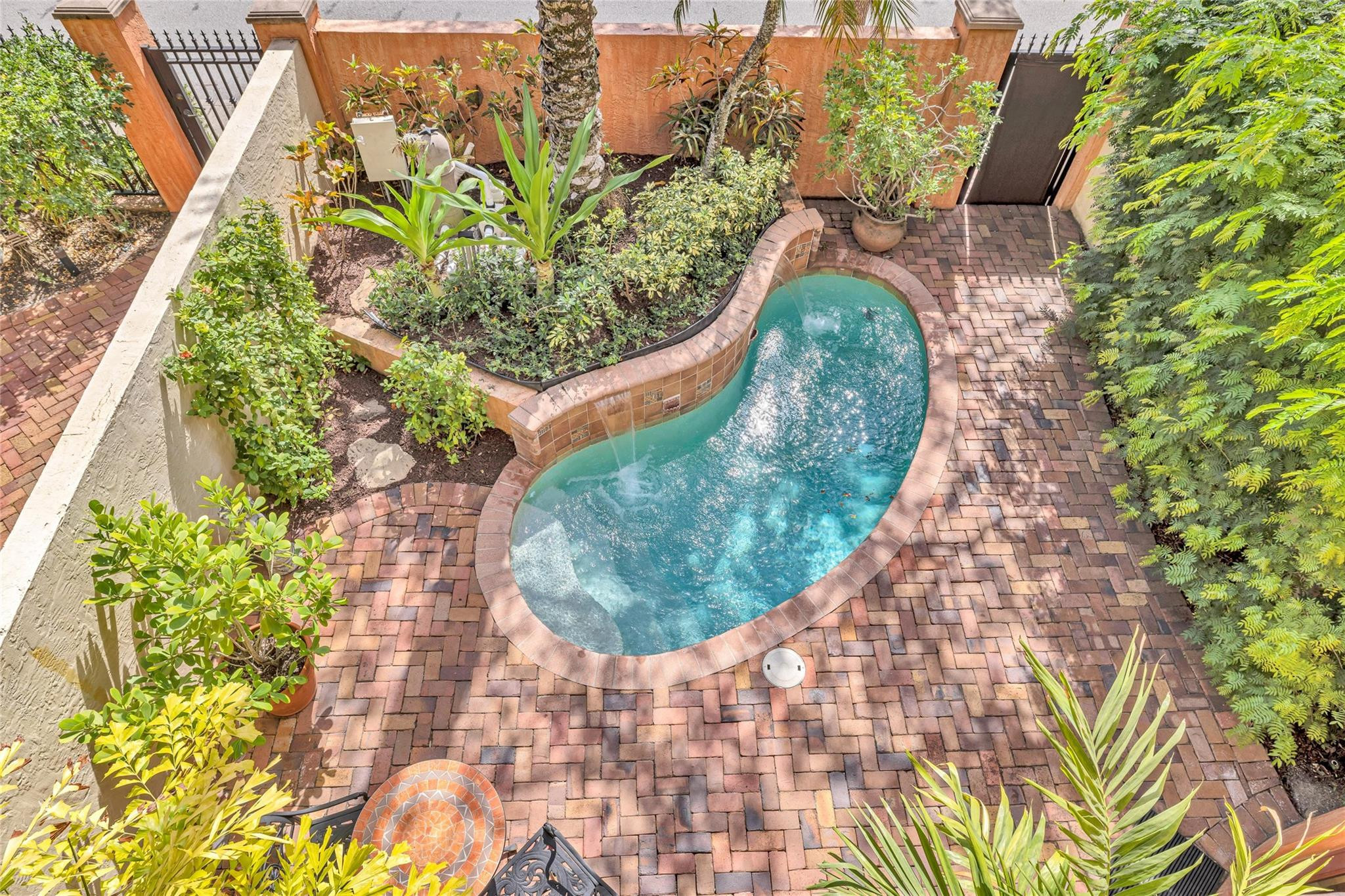 1025 SE 2nd Ct 1025