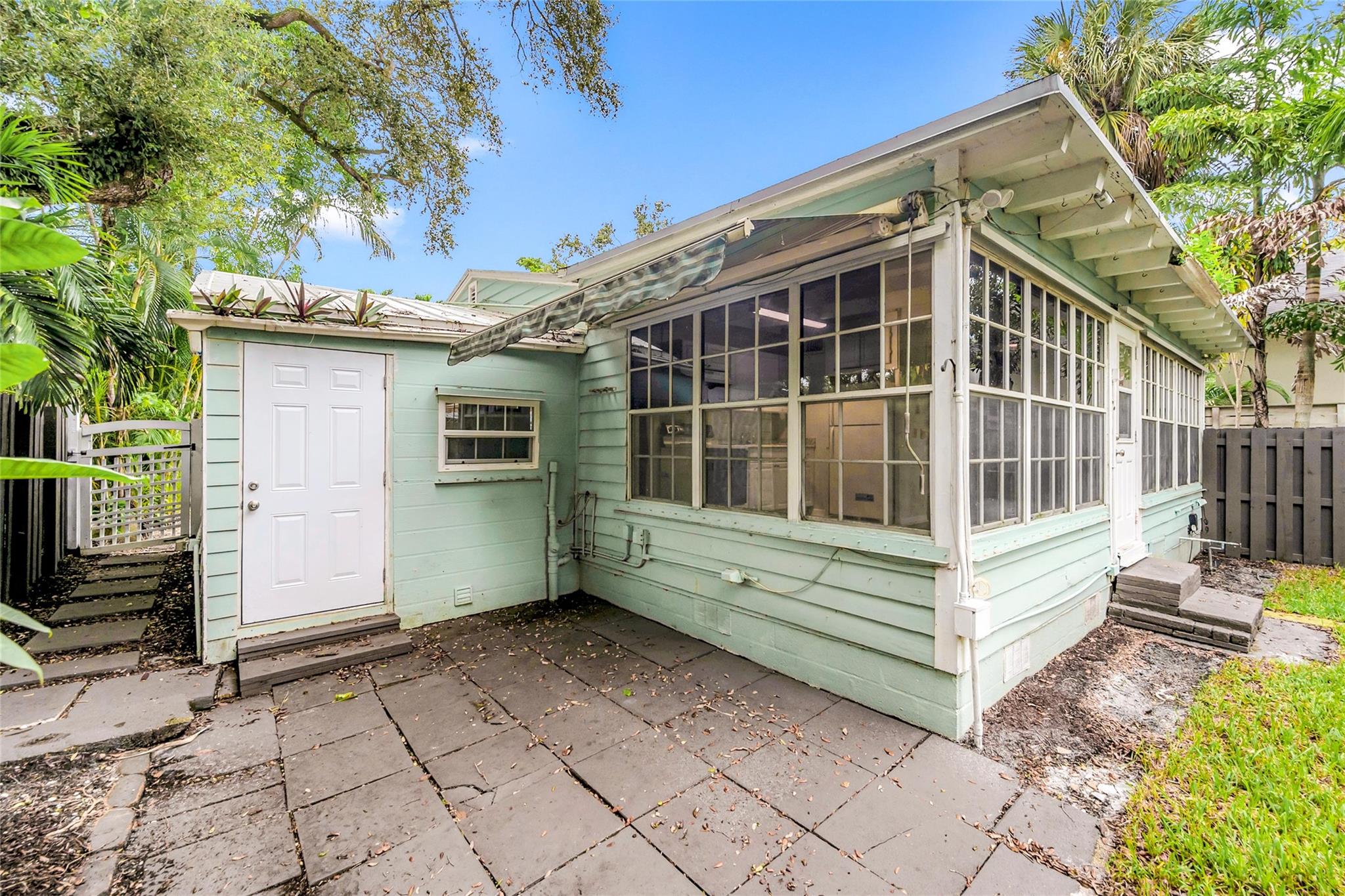 804 SW 4th St front