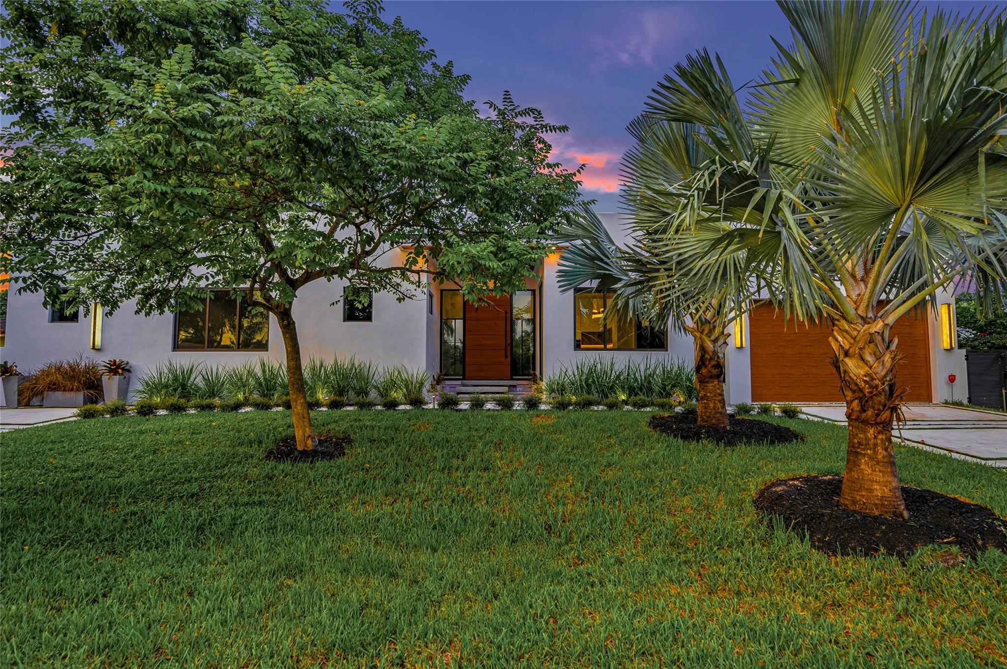 215 NE 28th Ct