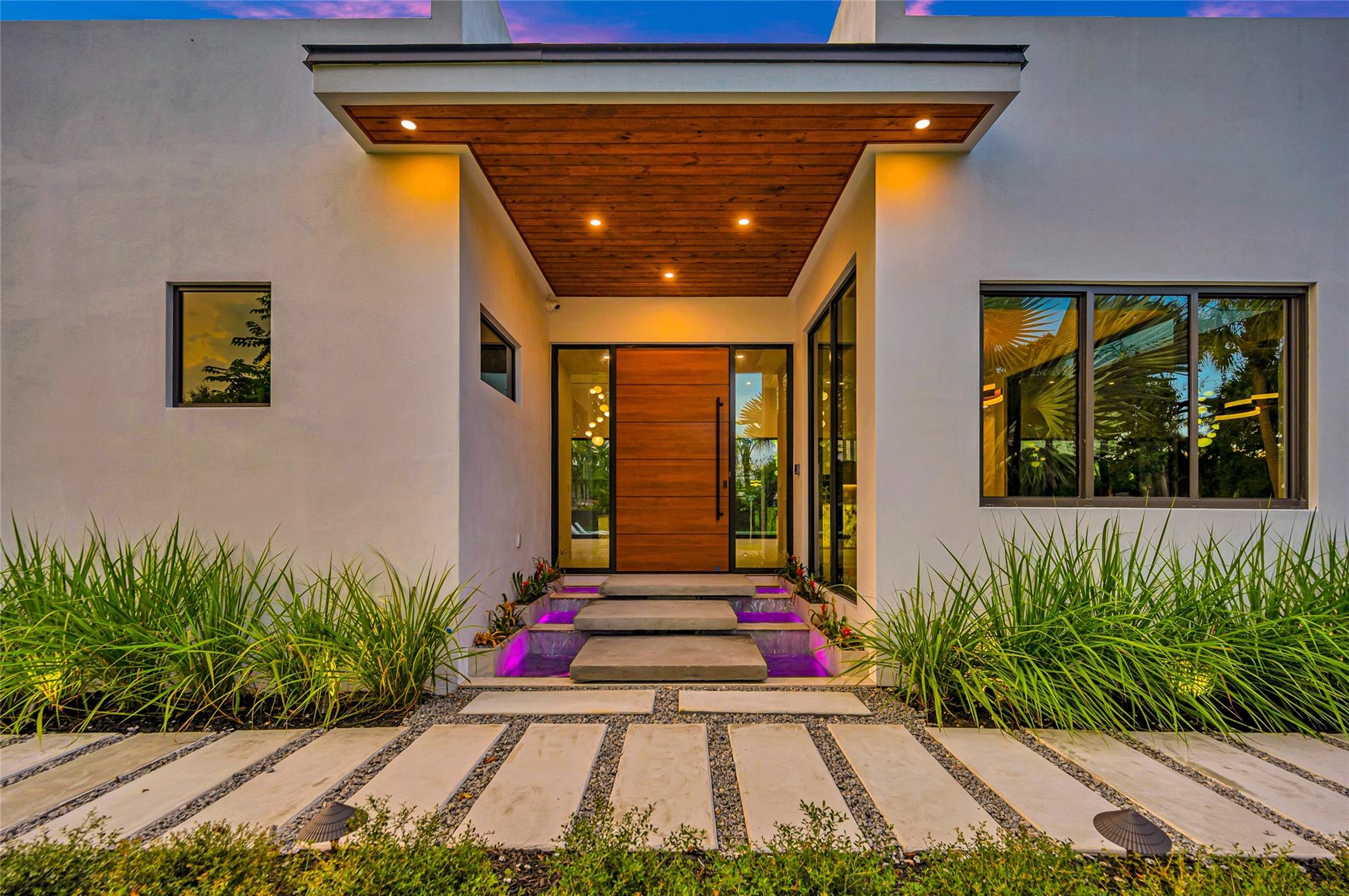 215 NE 28th Ct