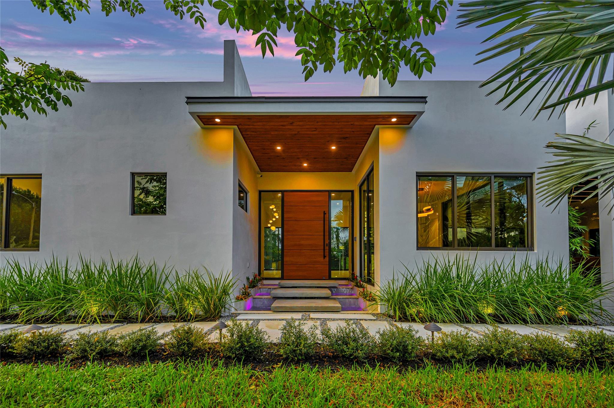 215 NE 28th Ct