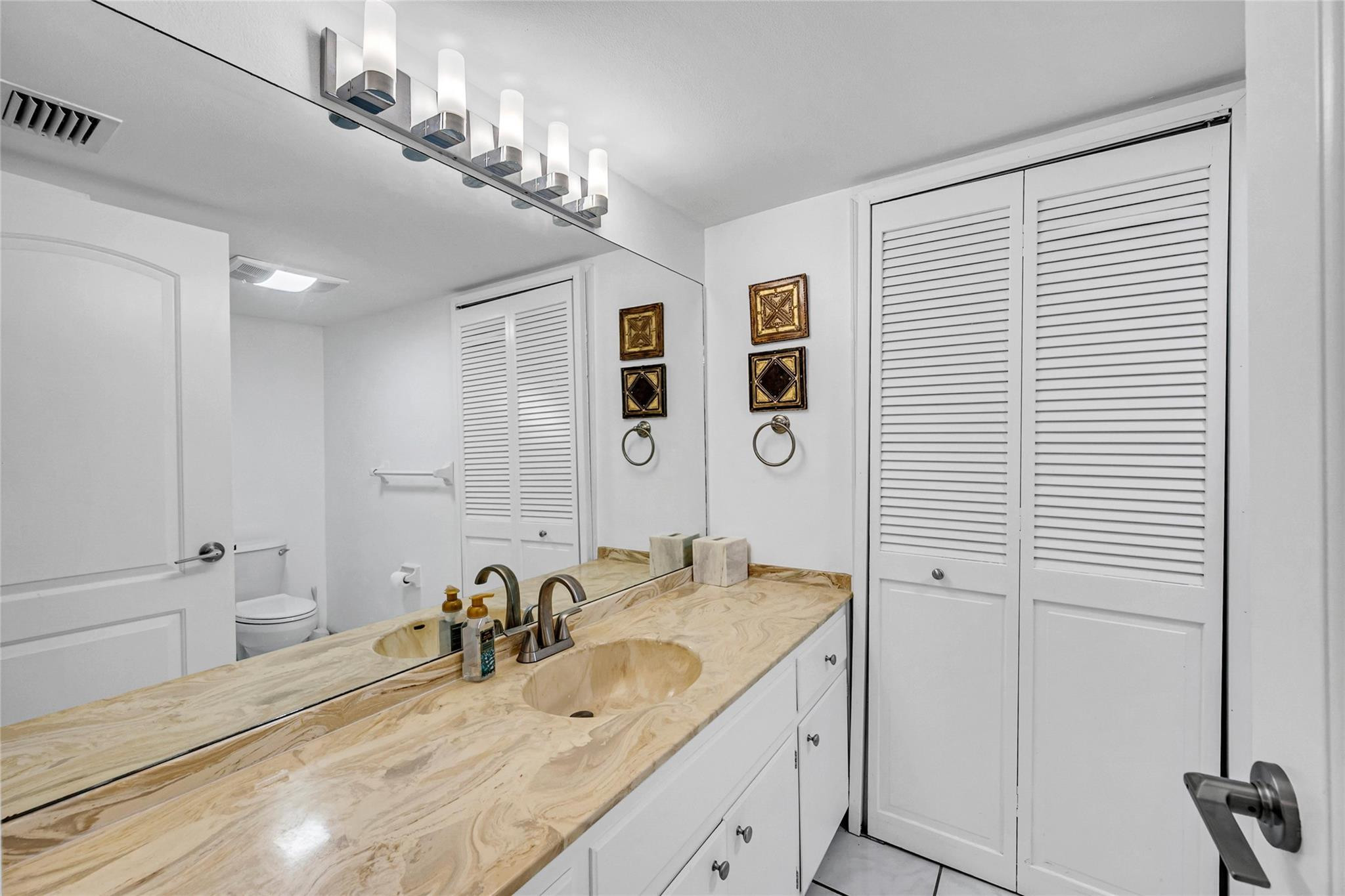 3050 NE 47th Ct 201
