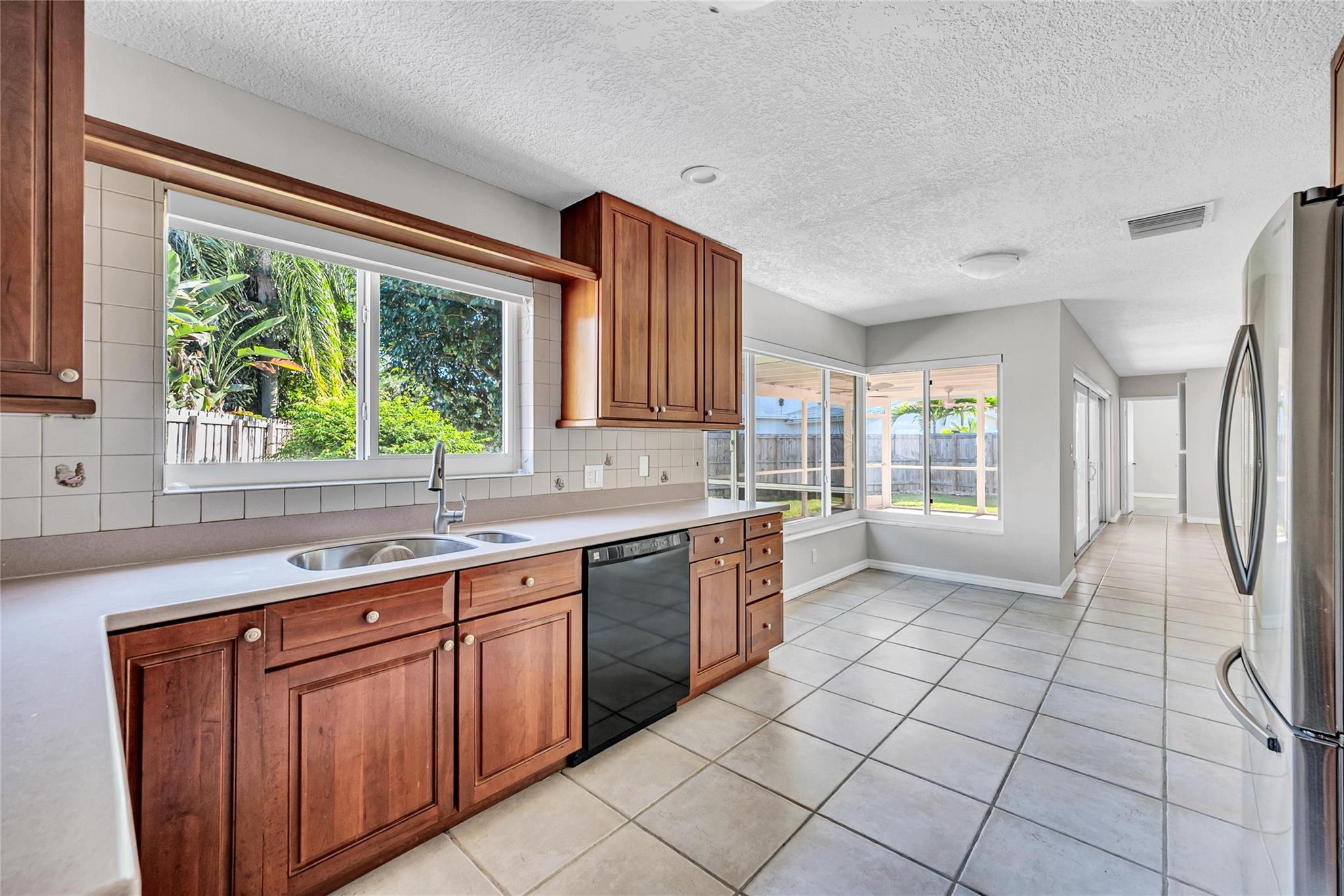 2100 Manatee Dr