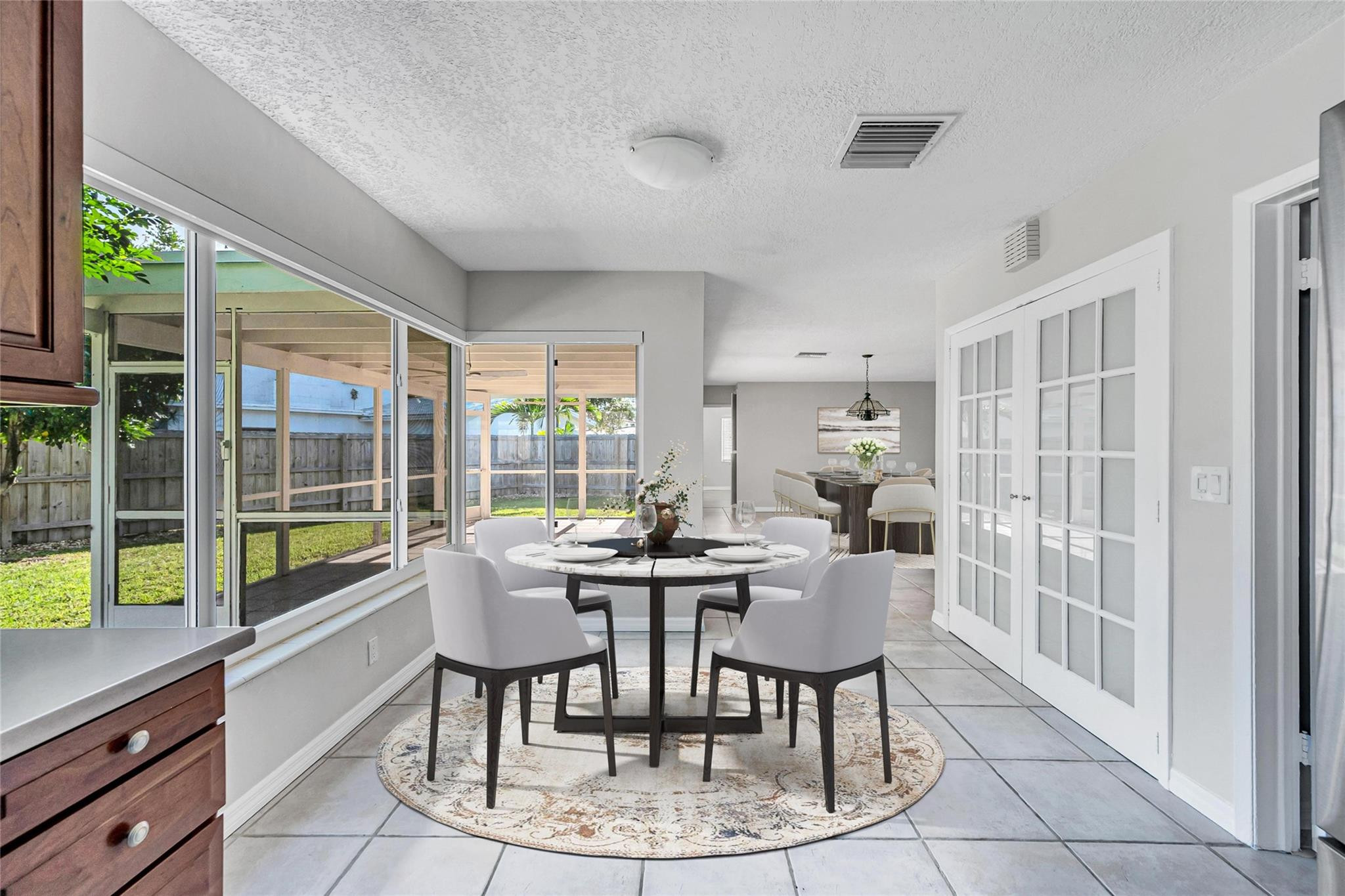 2100 Manatee Dr