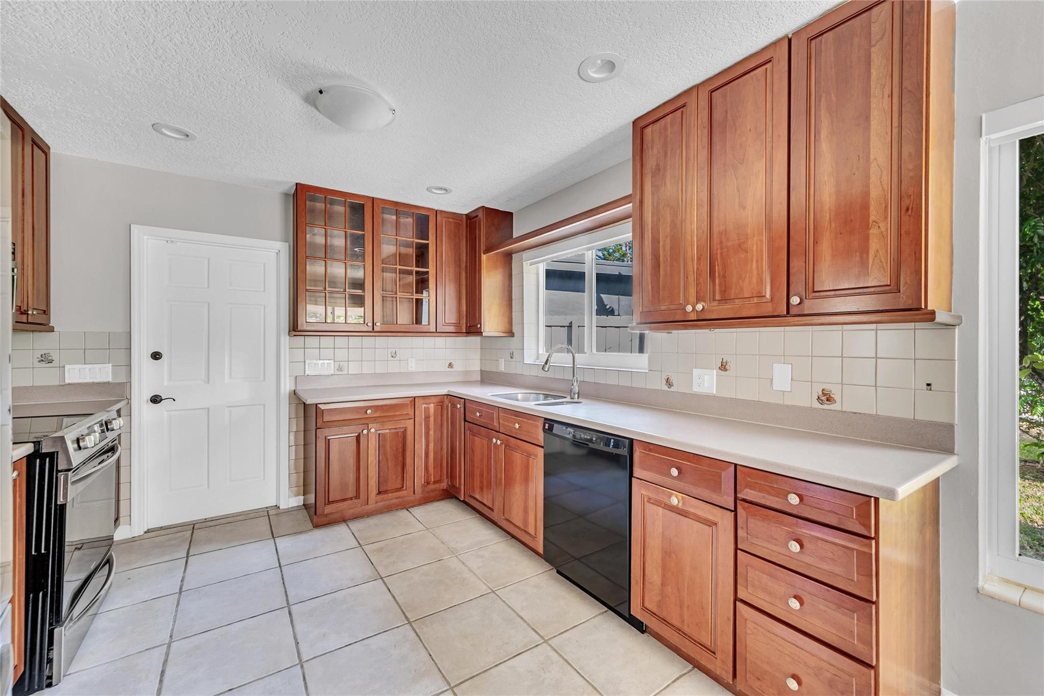 2100 Manatee Dr