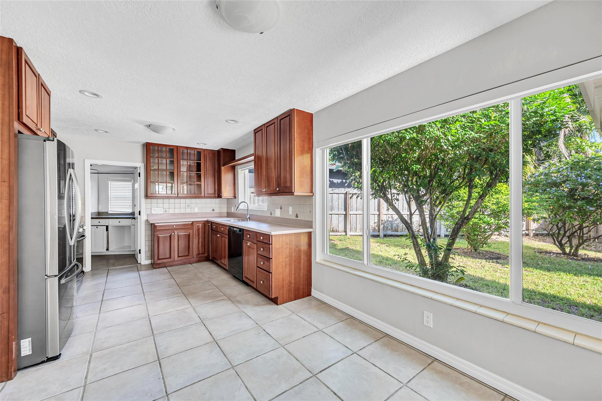 2100 Manatee Dr