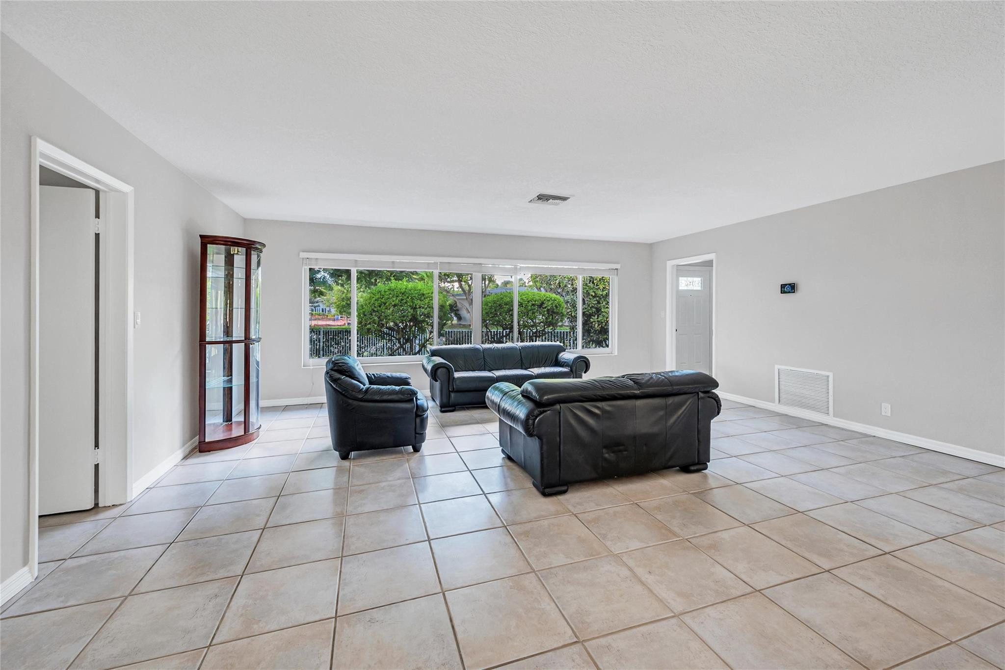 2100 Manatee Dr