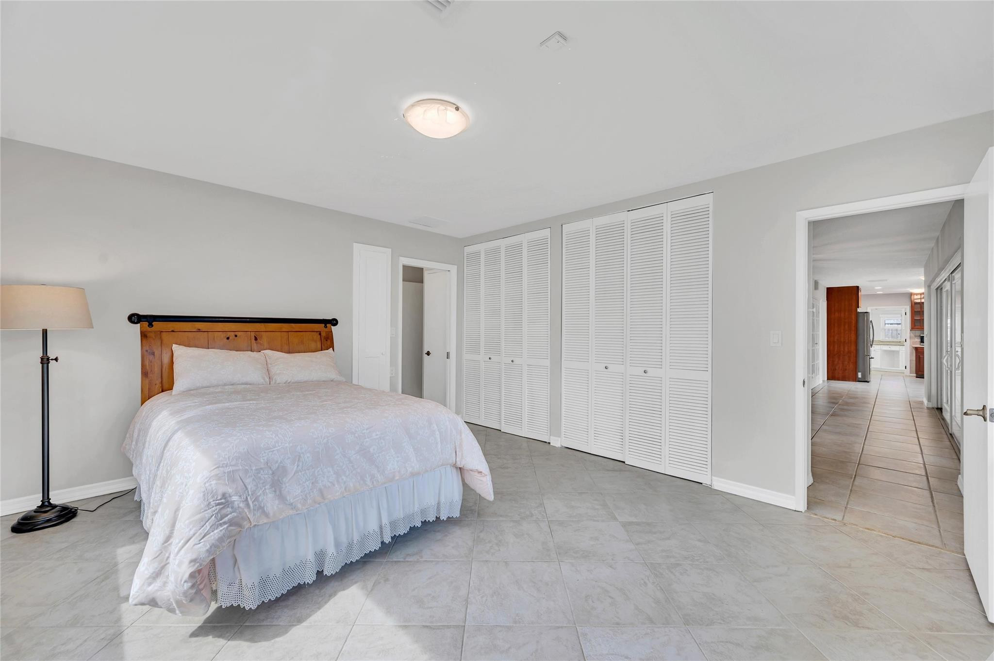 2100 Manatee Dr