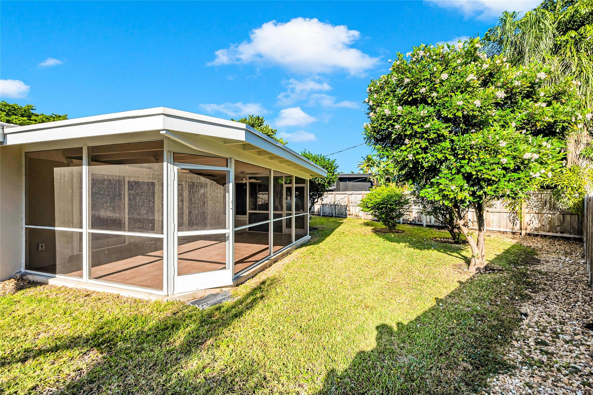 2100 Manatee Dr