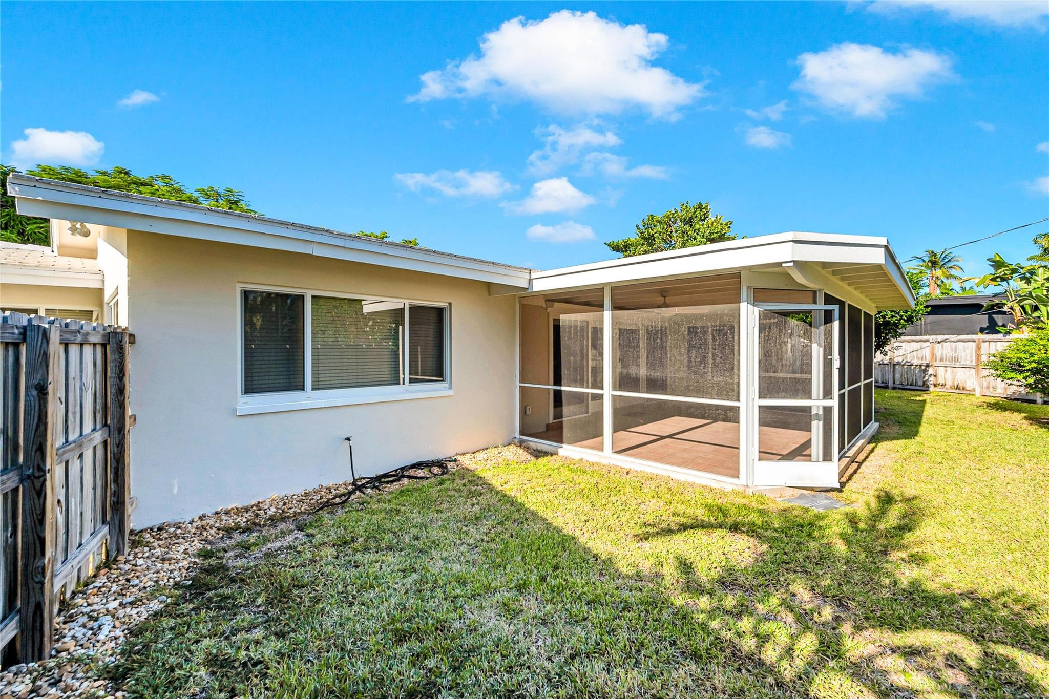 2100 Manatee Dr