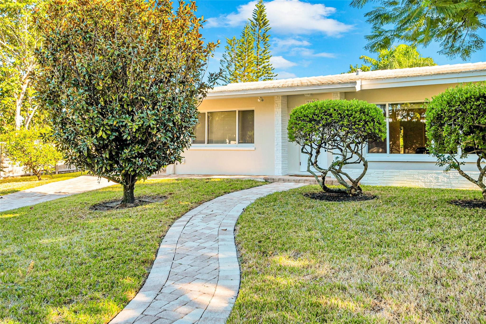 2100 Manatee Dr
