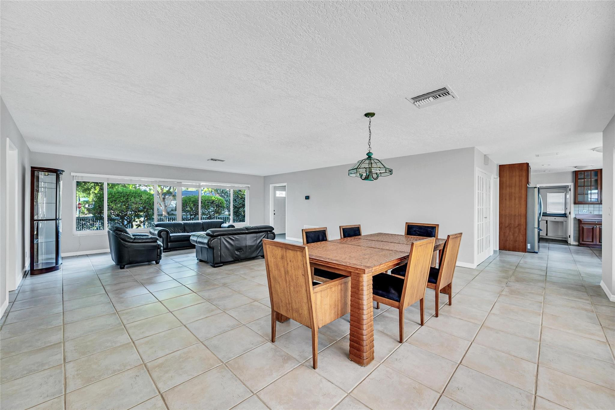 2100 Manatee Dr