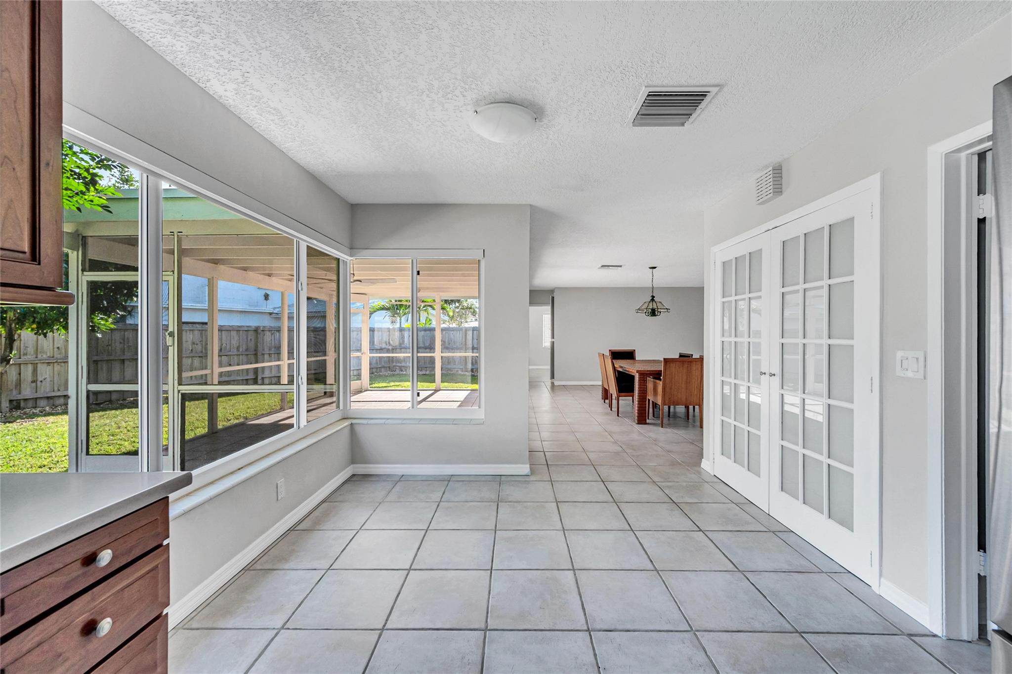 2100 Manatee Dr