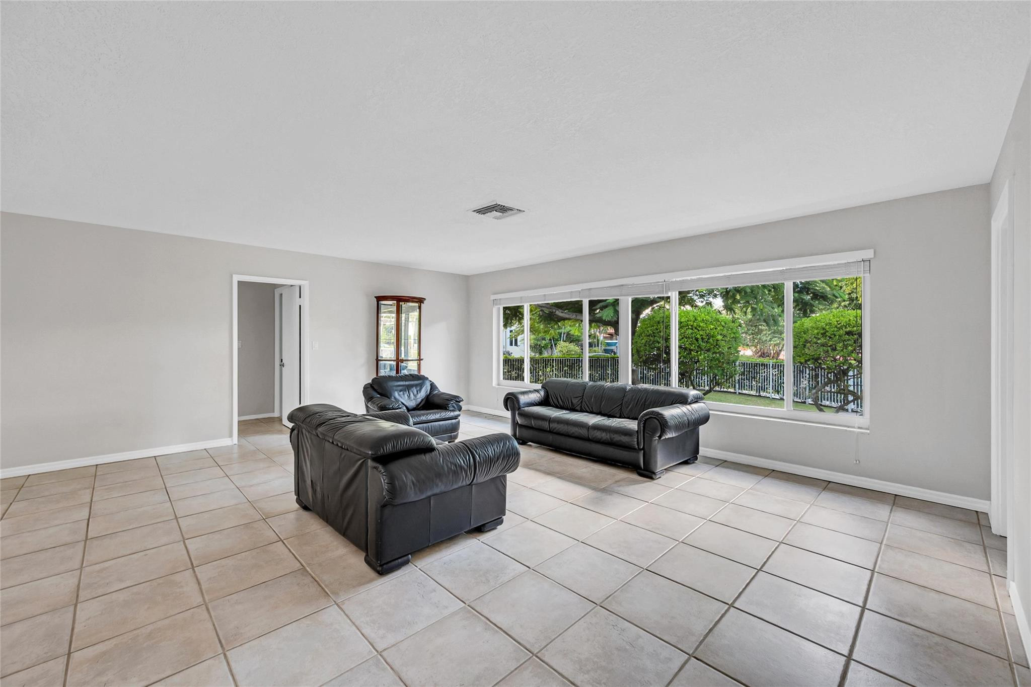 2100 Manatee Dr