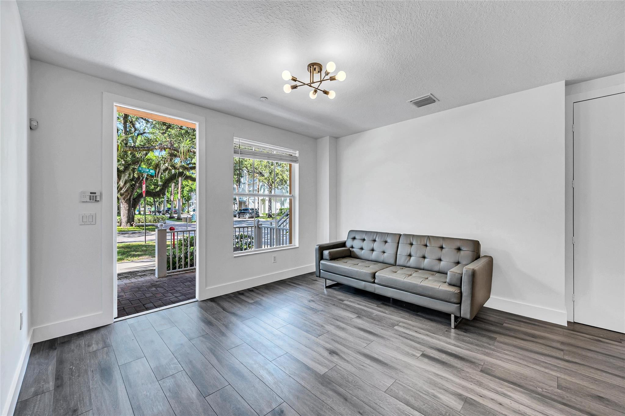 342 SW 13th Ter 342