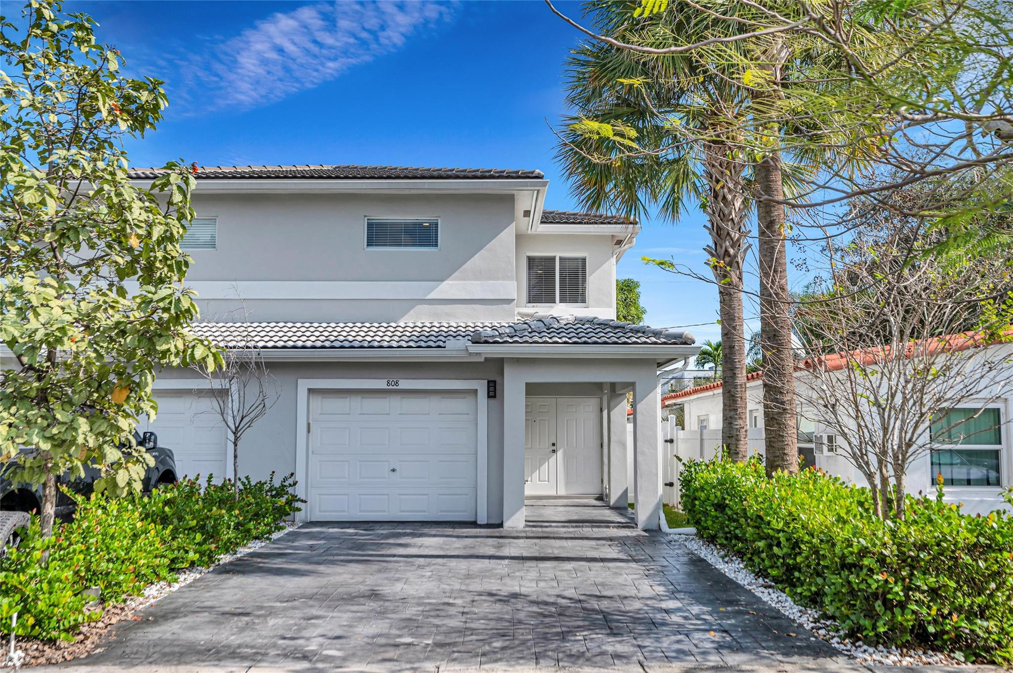 808 NE 15th Ave