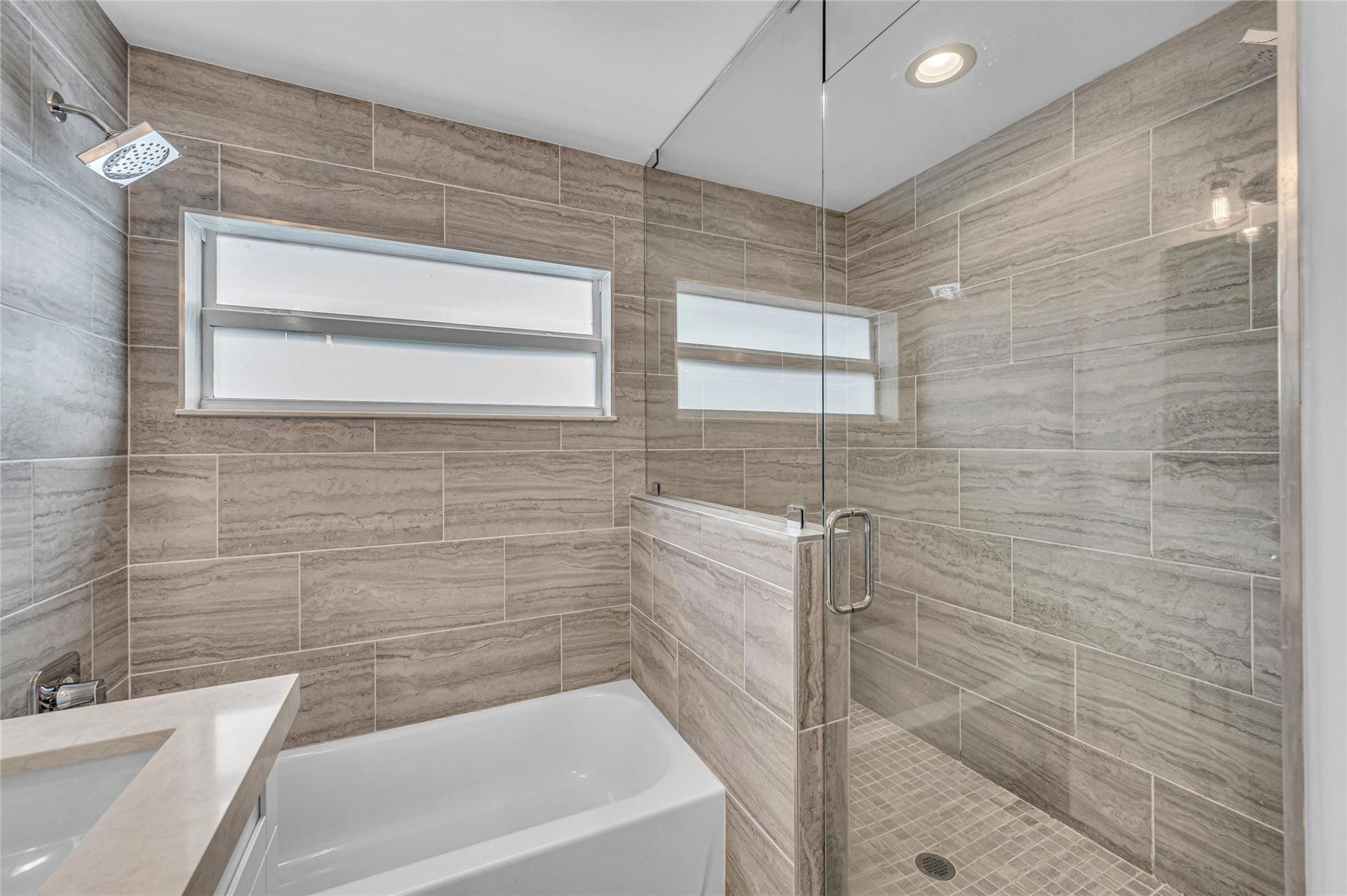 808 NE 15th Ave