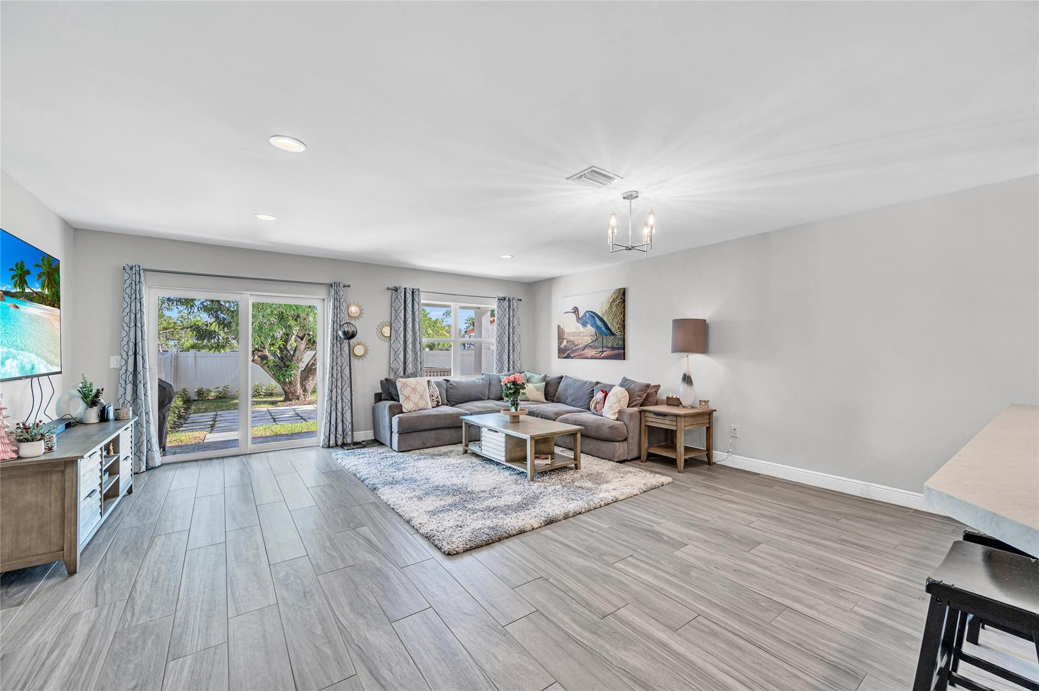 808 NE 15th Ave