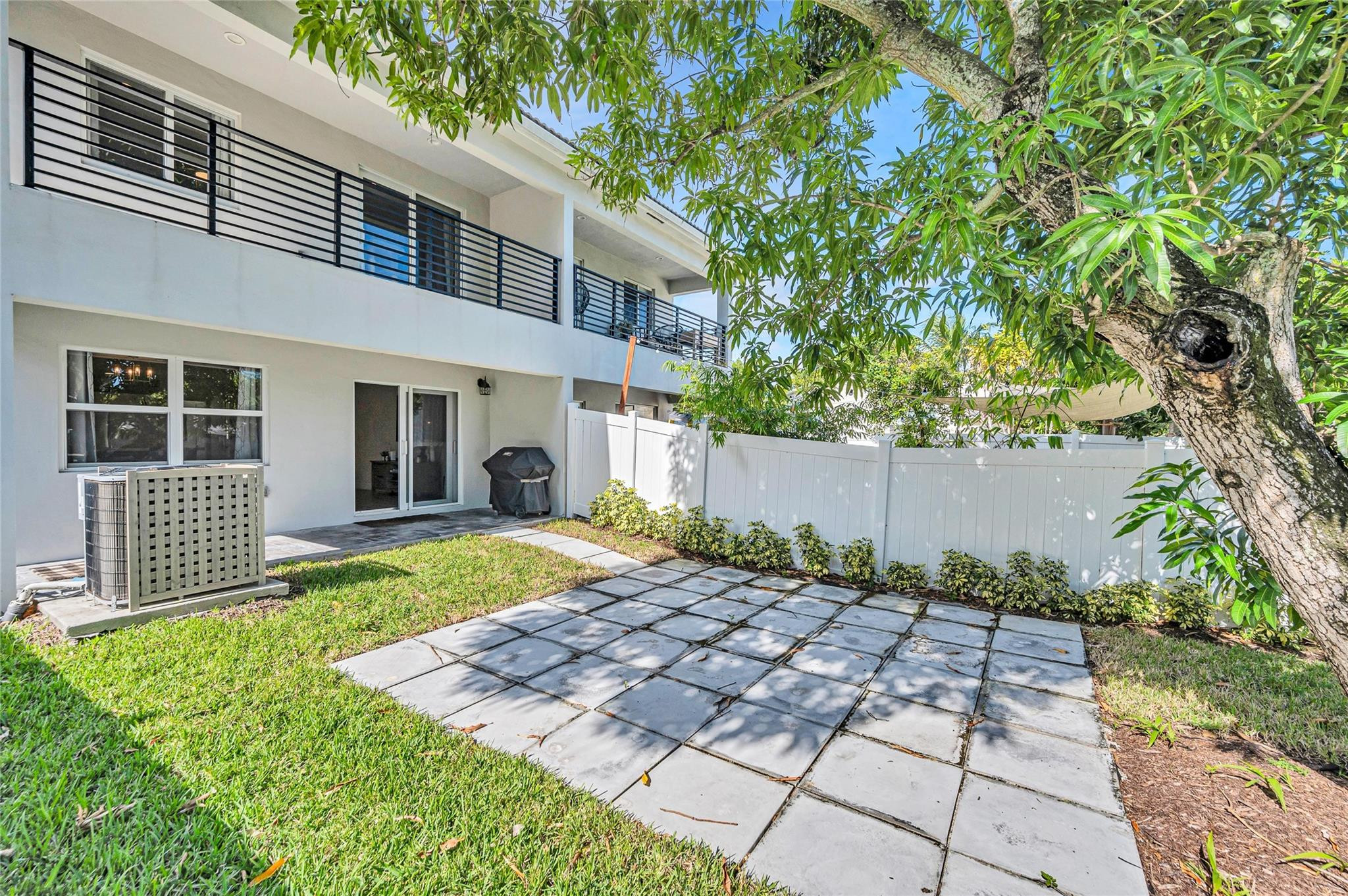 808 NE 15th Ave