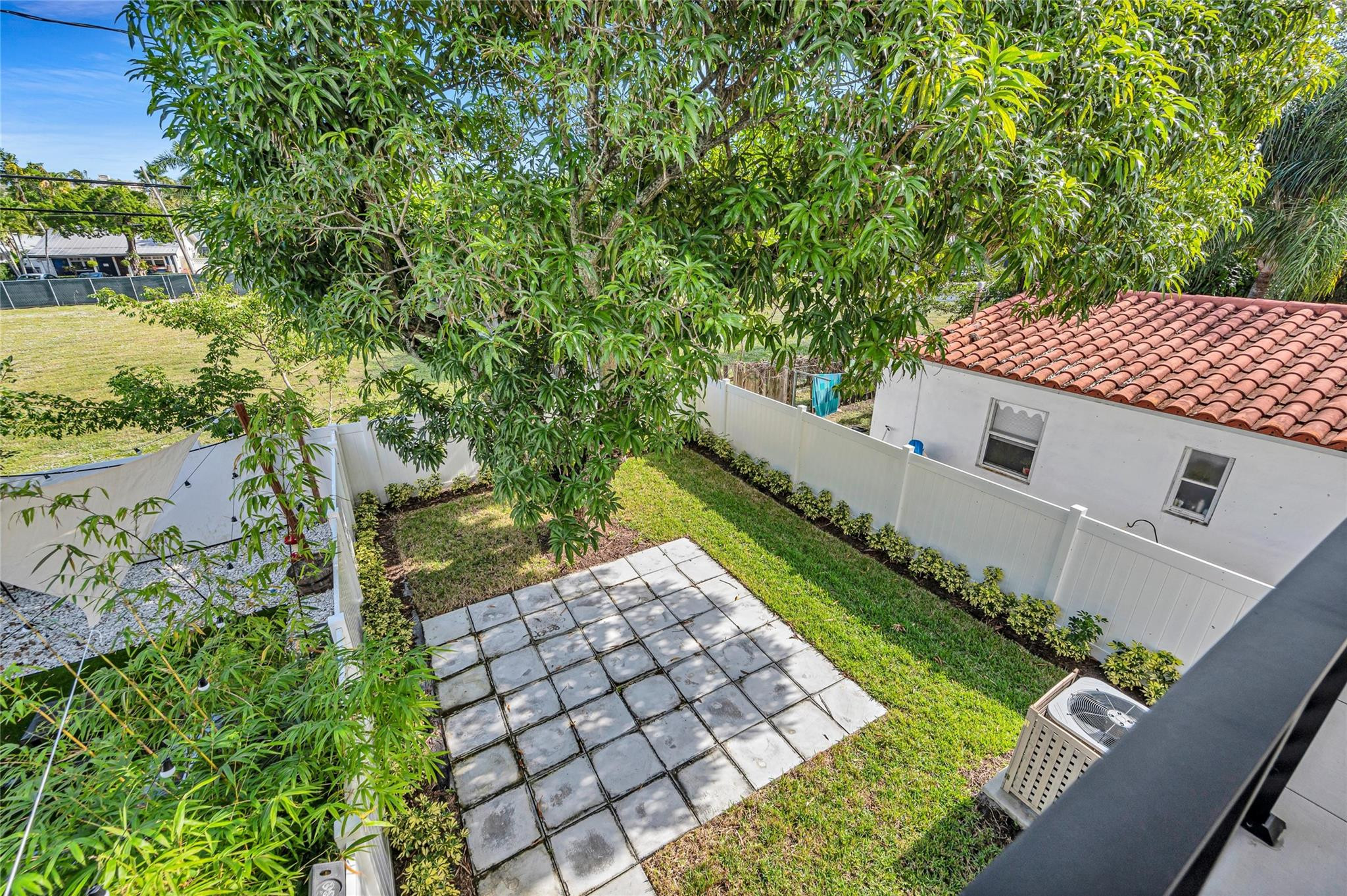 808 NE 15th Ave