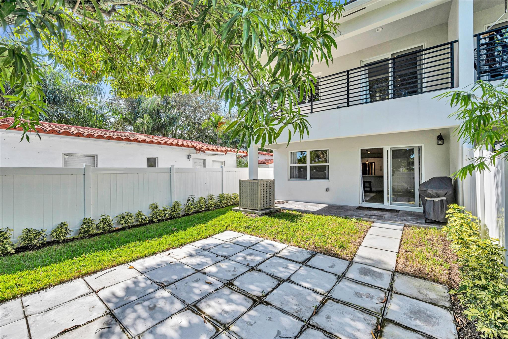 808 NE 15th Ave
