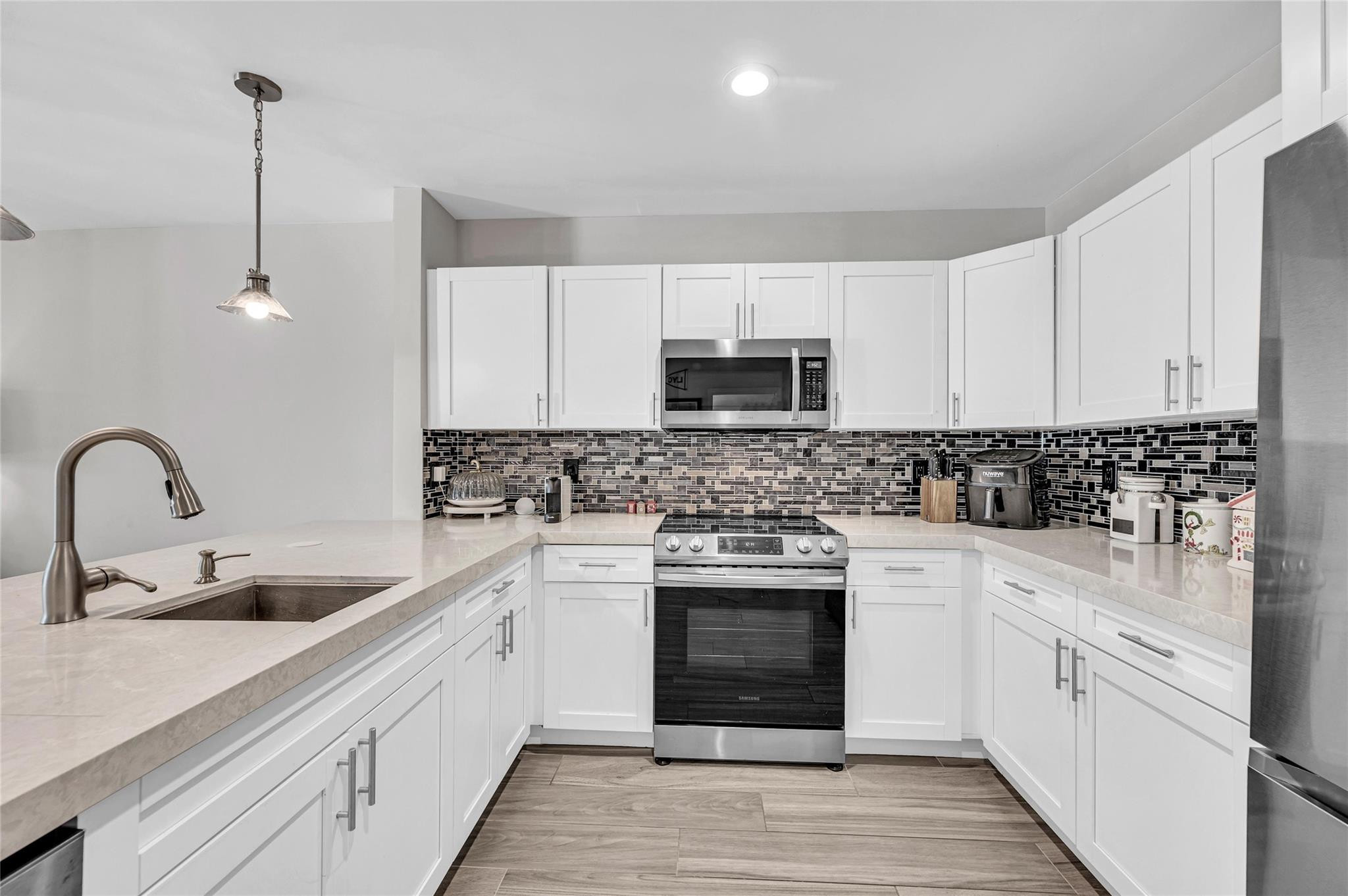 808 NE 15th Ave