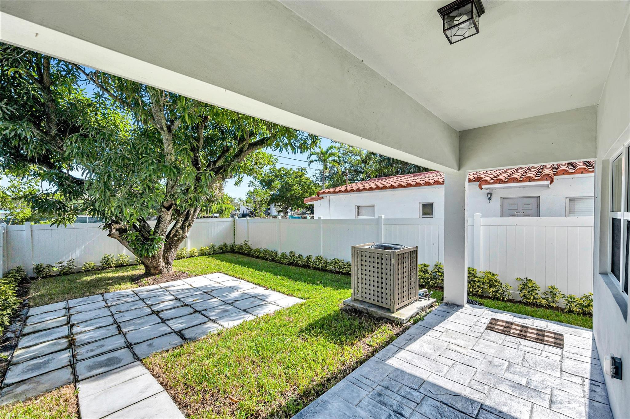 808 NE 15th Ave