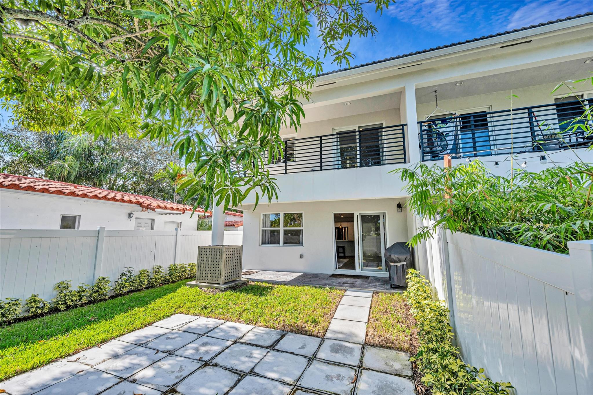 808 NE 15th Ave