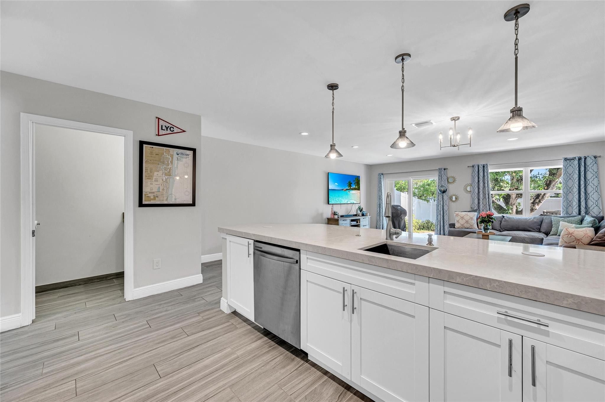 808 NE 15th Ave