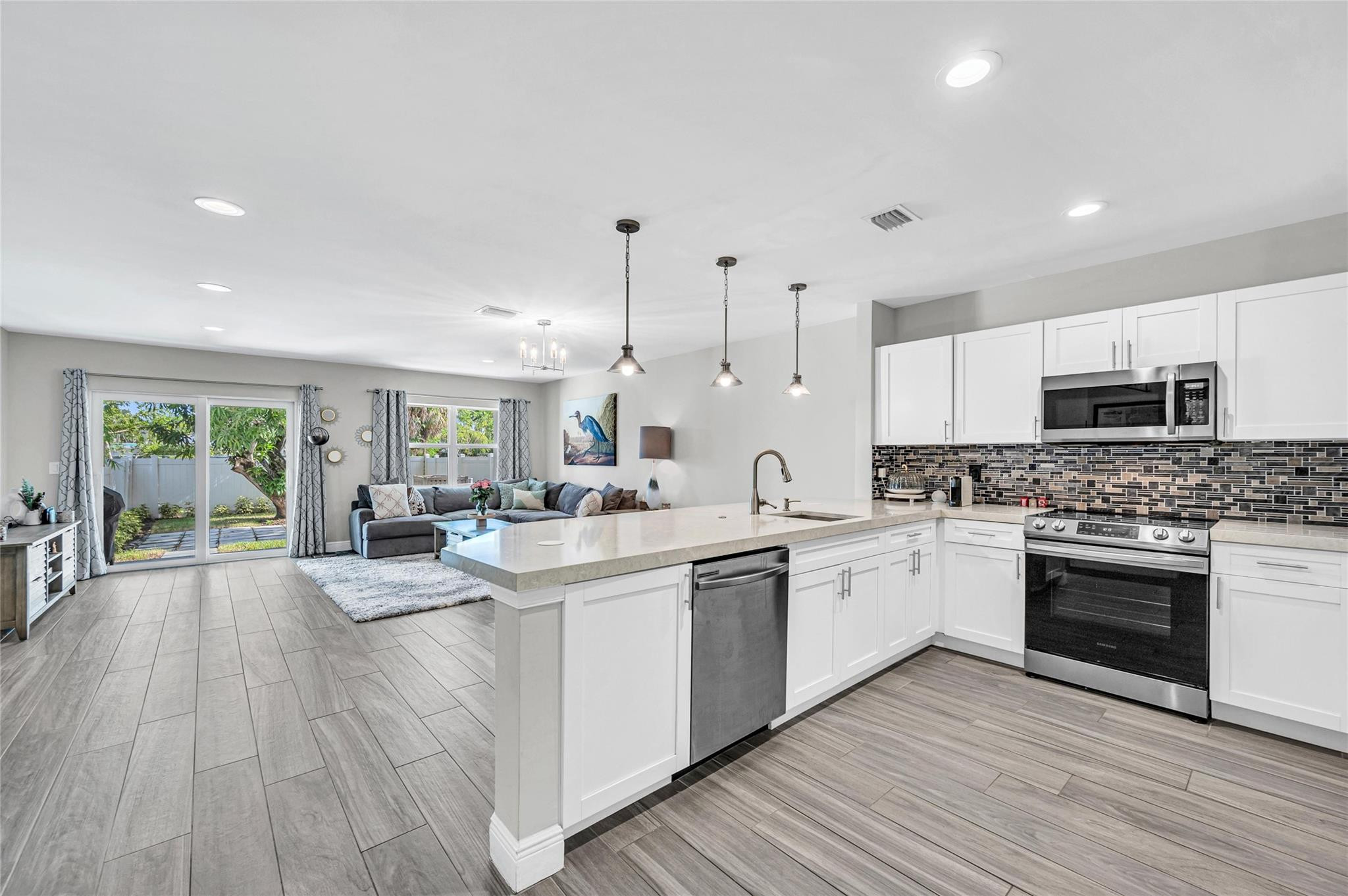 808 NE 15th Ave