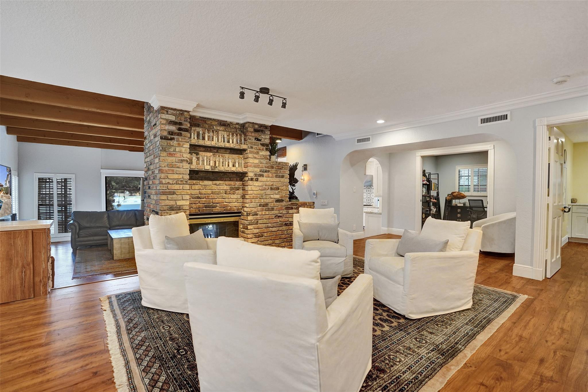 1417 Ponce De Leon Dr