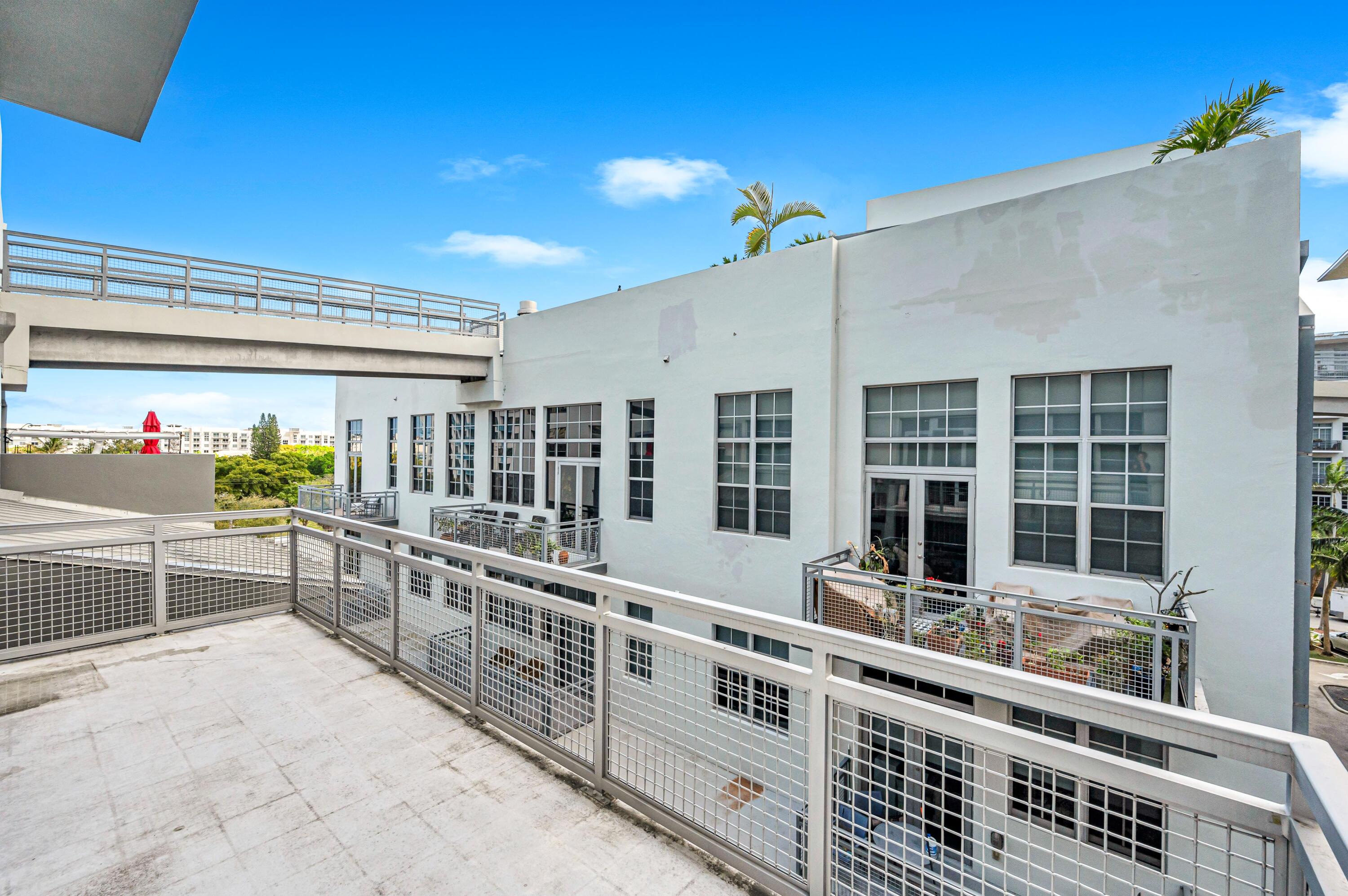 445 N Andrews Avenue 403