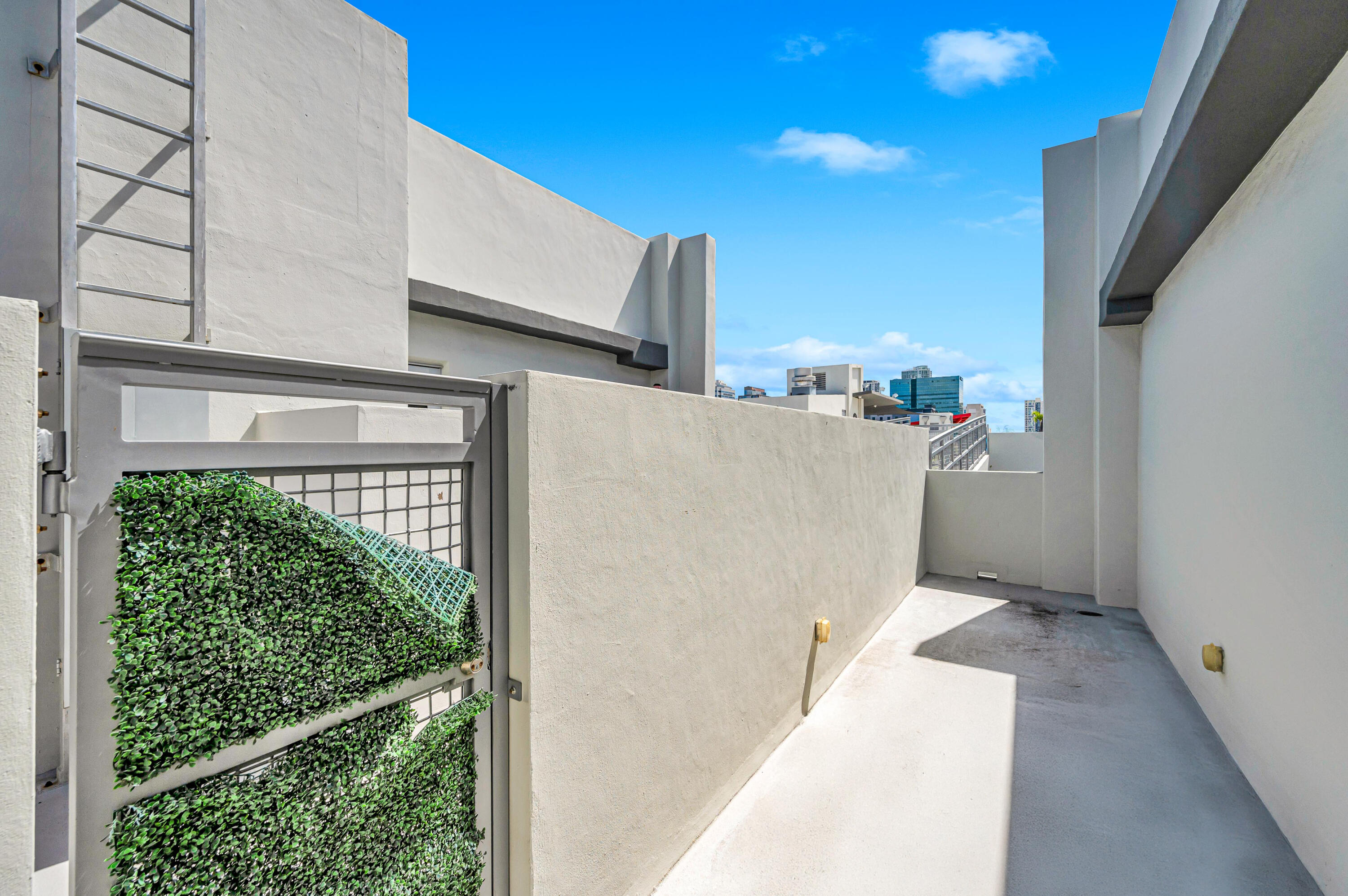 445 N Andrews Avenue 403