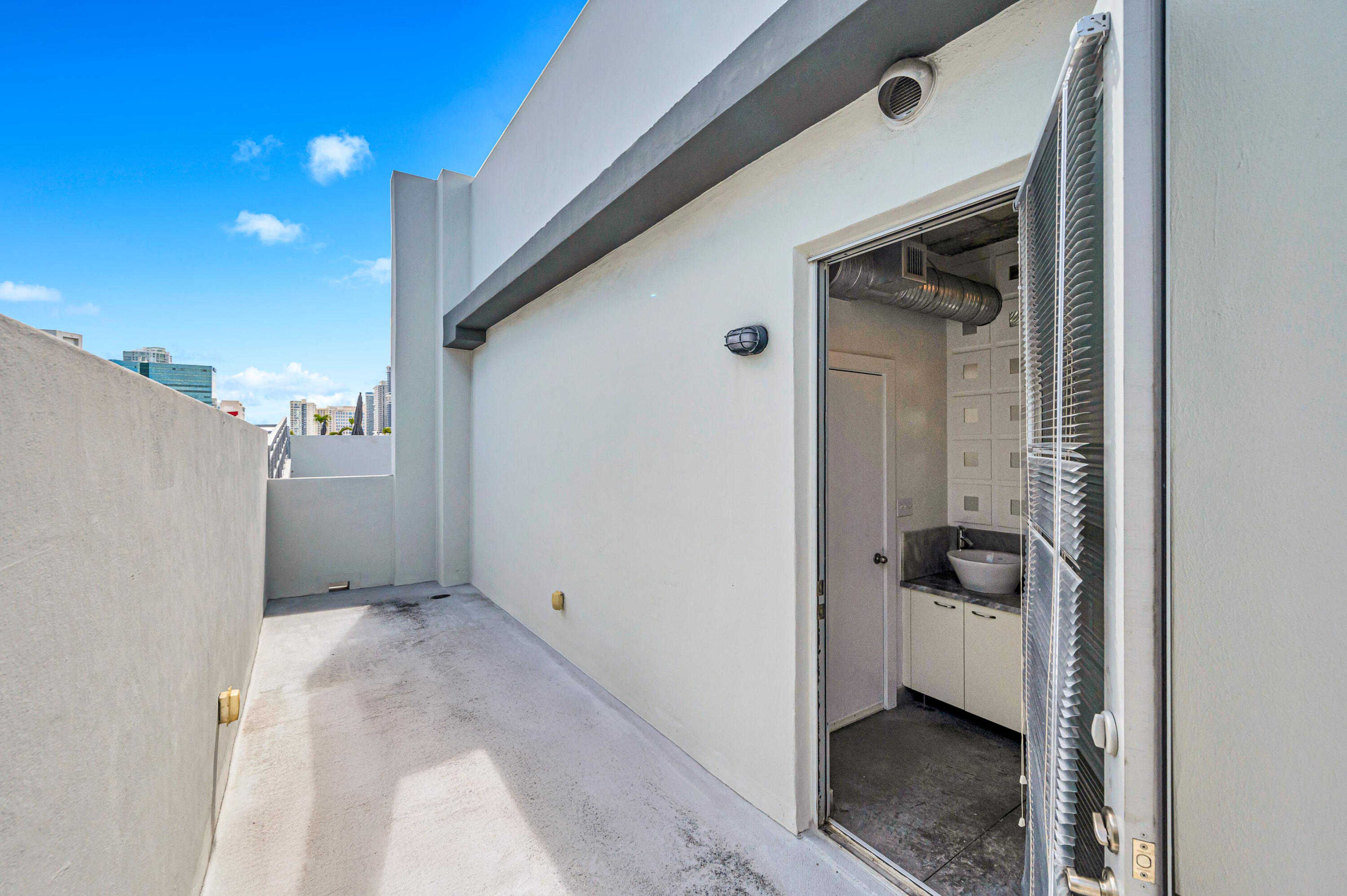 445 N Andrews Avenue 403