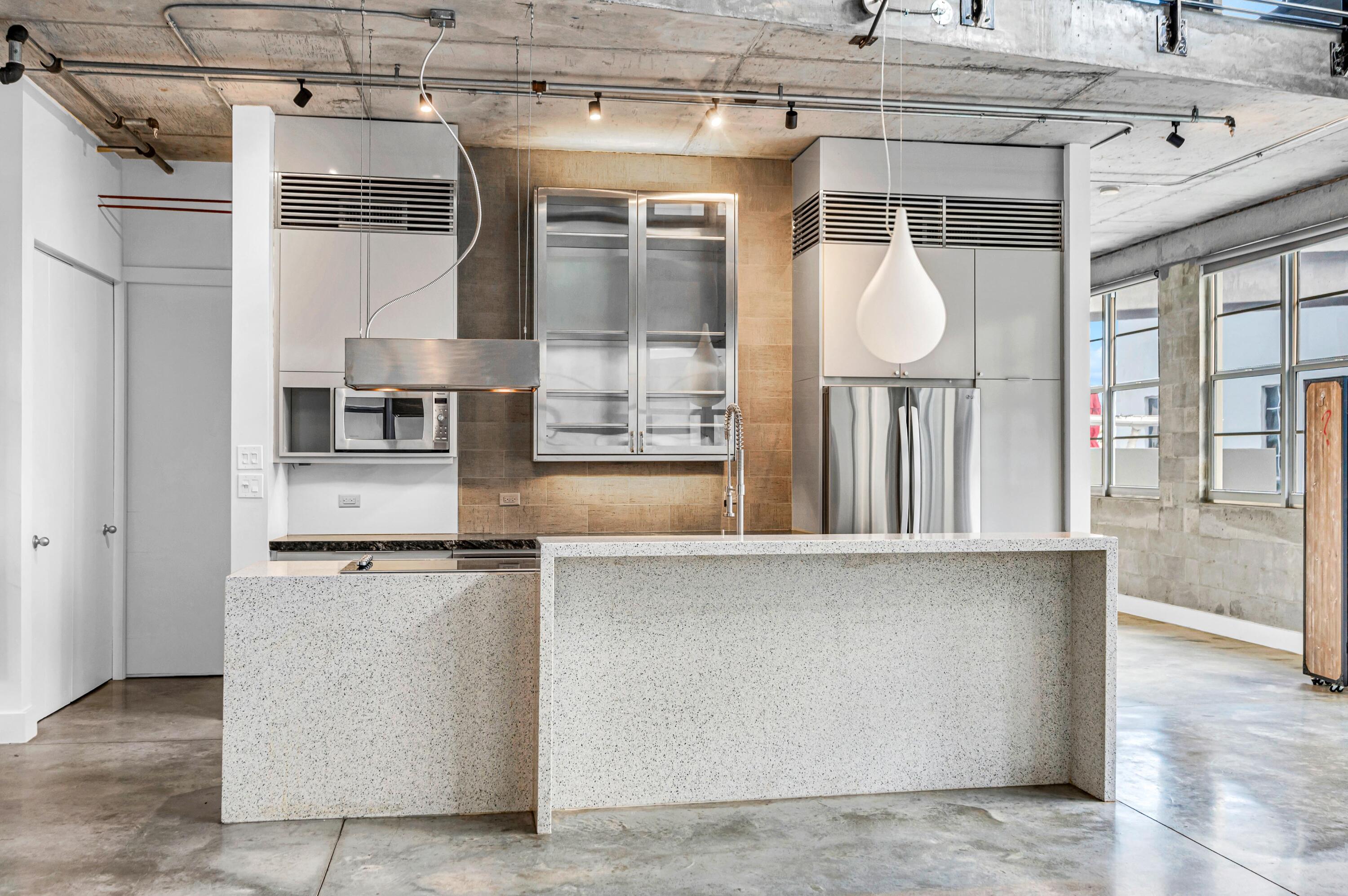 445 N Andrews Avenue 403