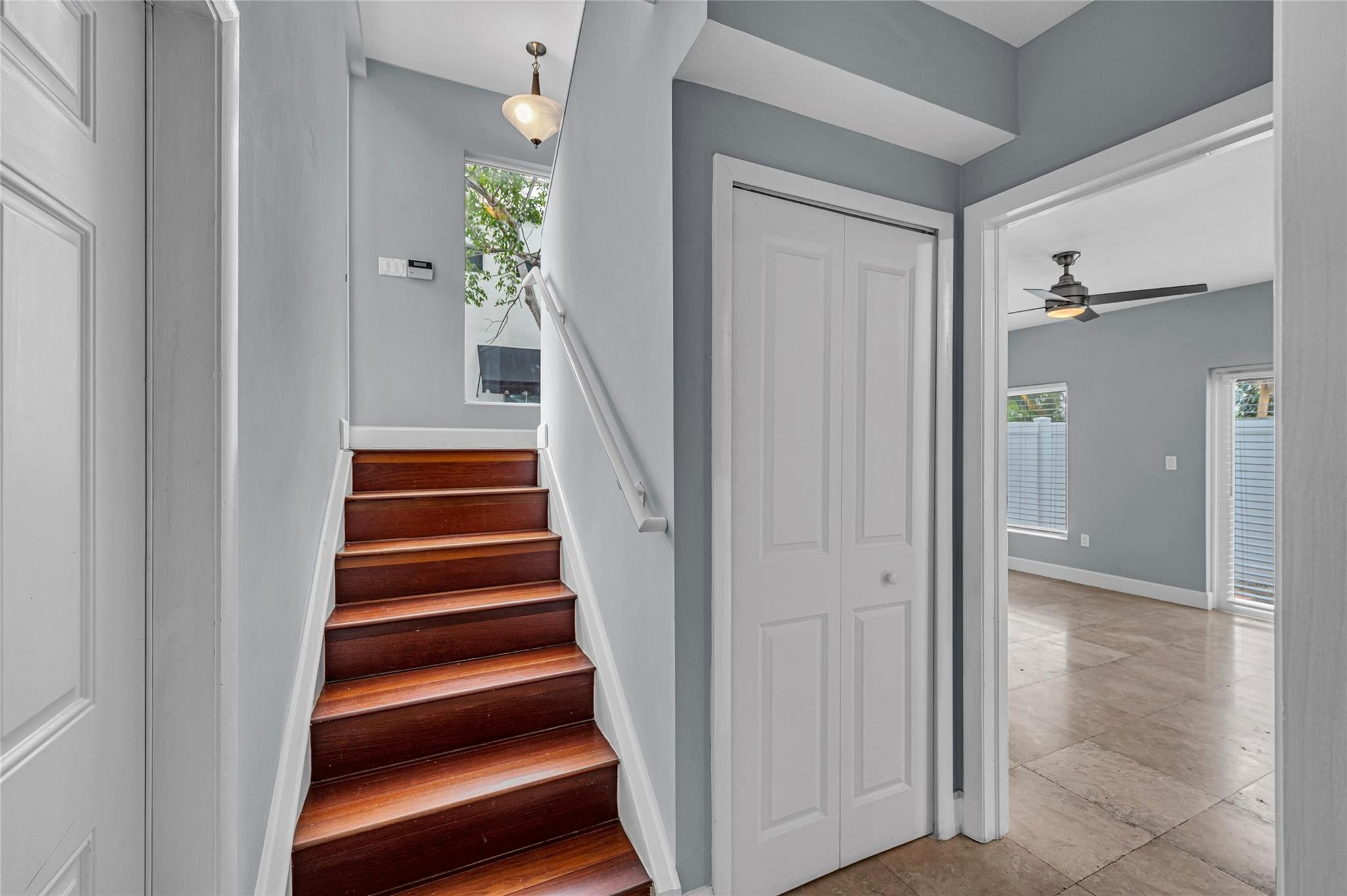 832 N Victoria Park Road 832